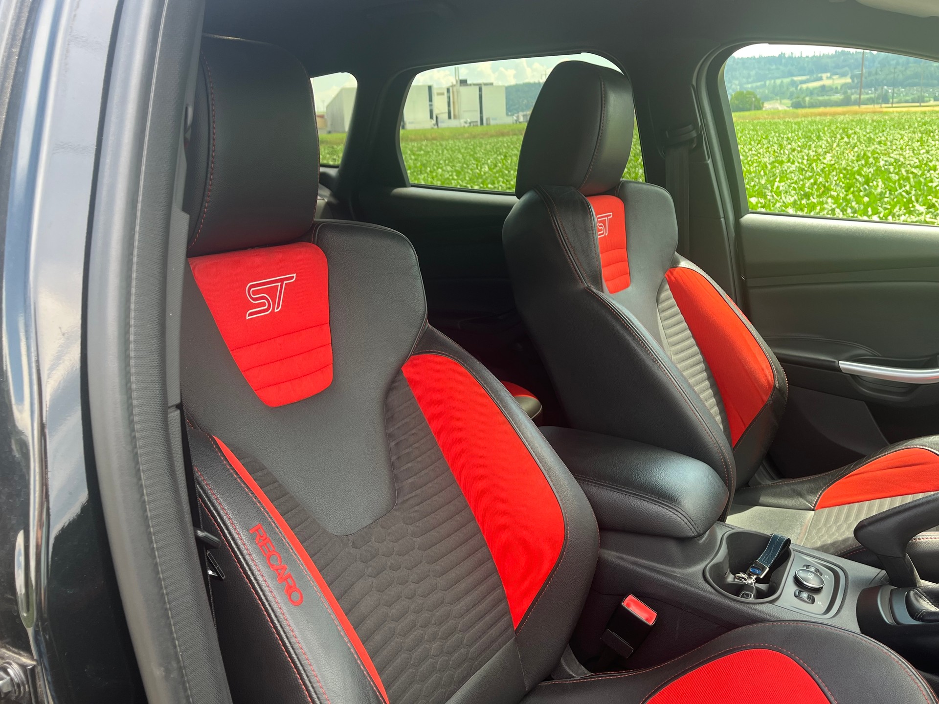 FORD Focus 2.0 SCTi ST-2-image-12