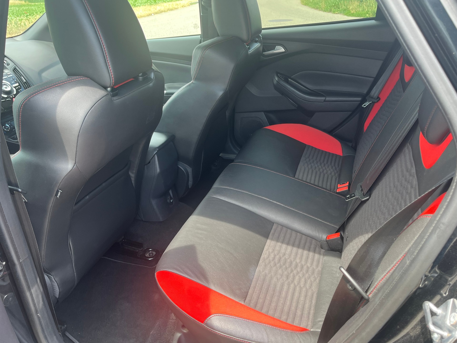 FORD Focus 2.0 SCTi ST-2-image-13