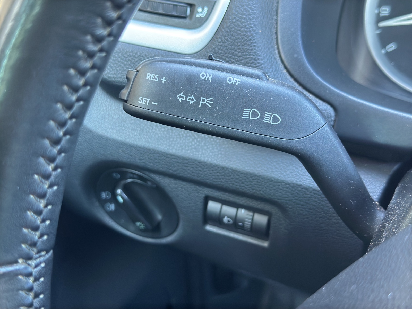SKODA Roomster 1.6 Style-image-12