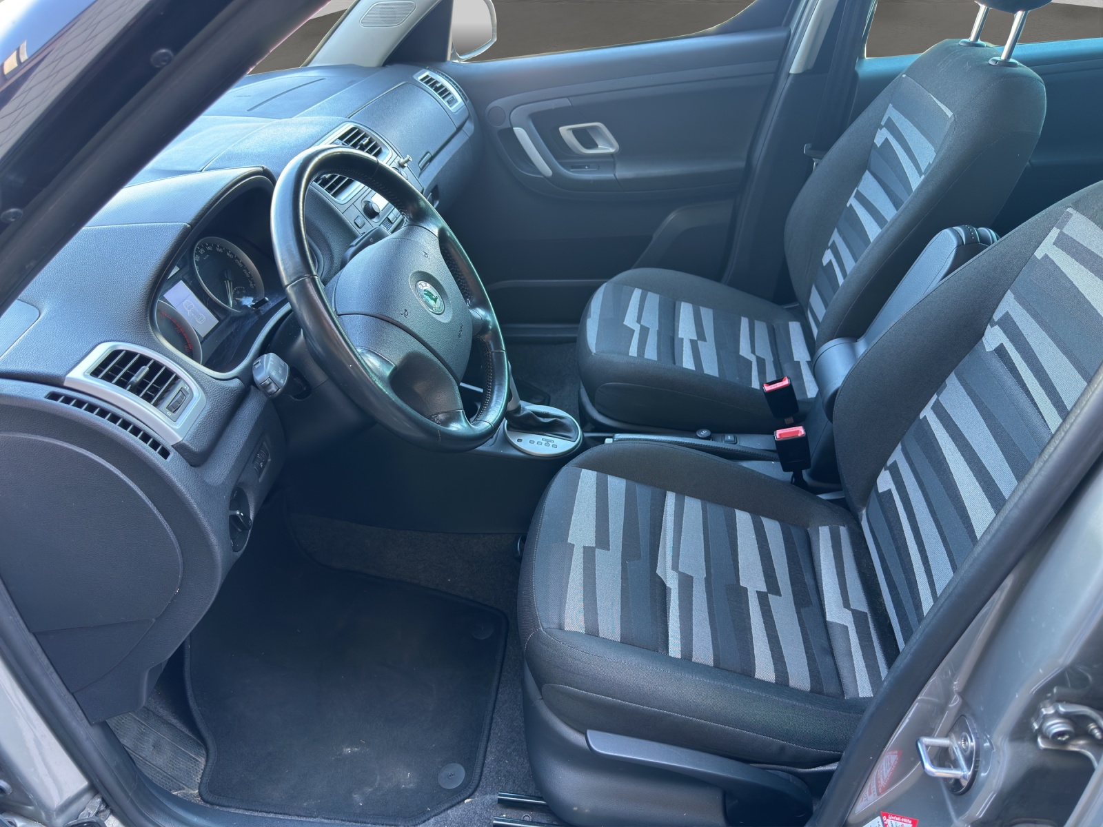 SKODA Roomster 1.6 Style-image-8