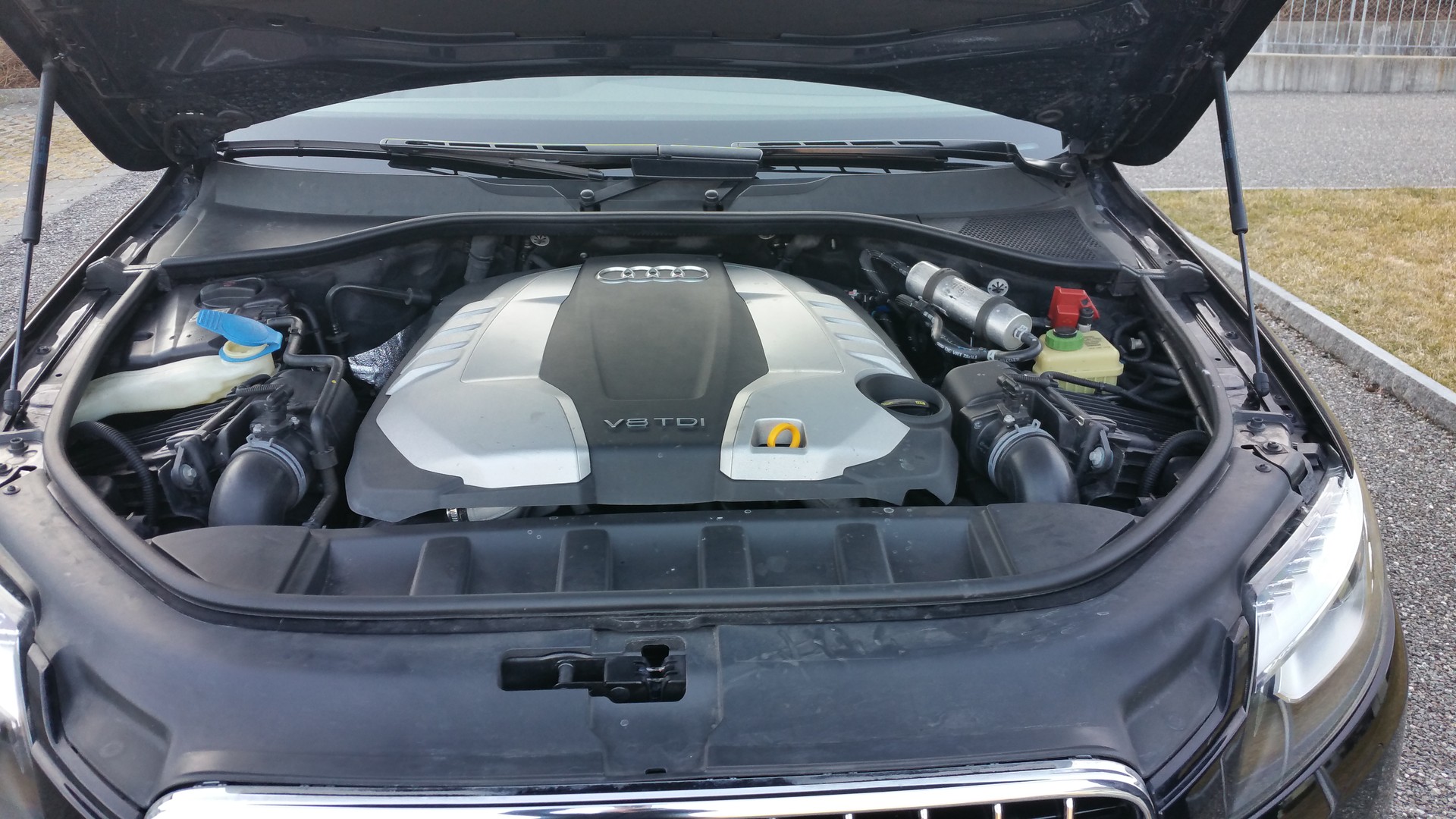 AUDI 4.2 V8 TDI quattro T-Tronic-image-4