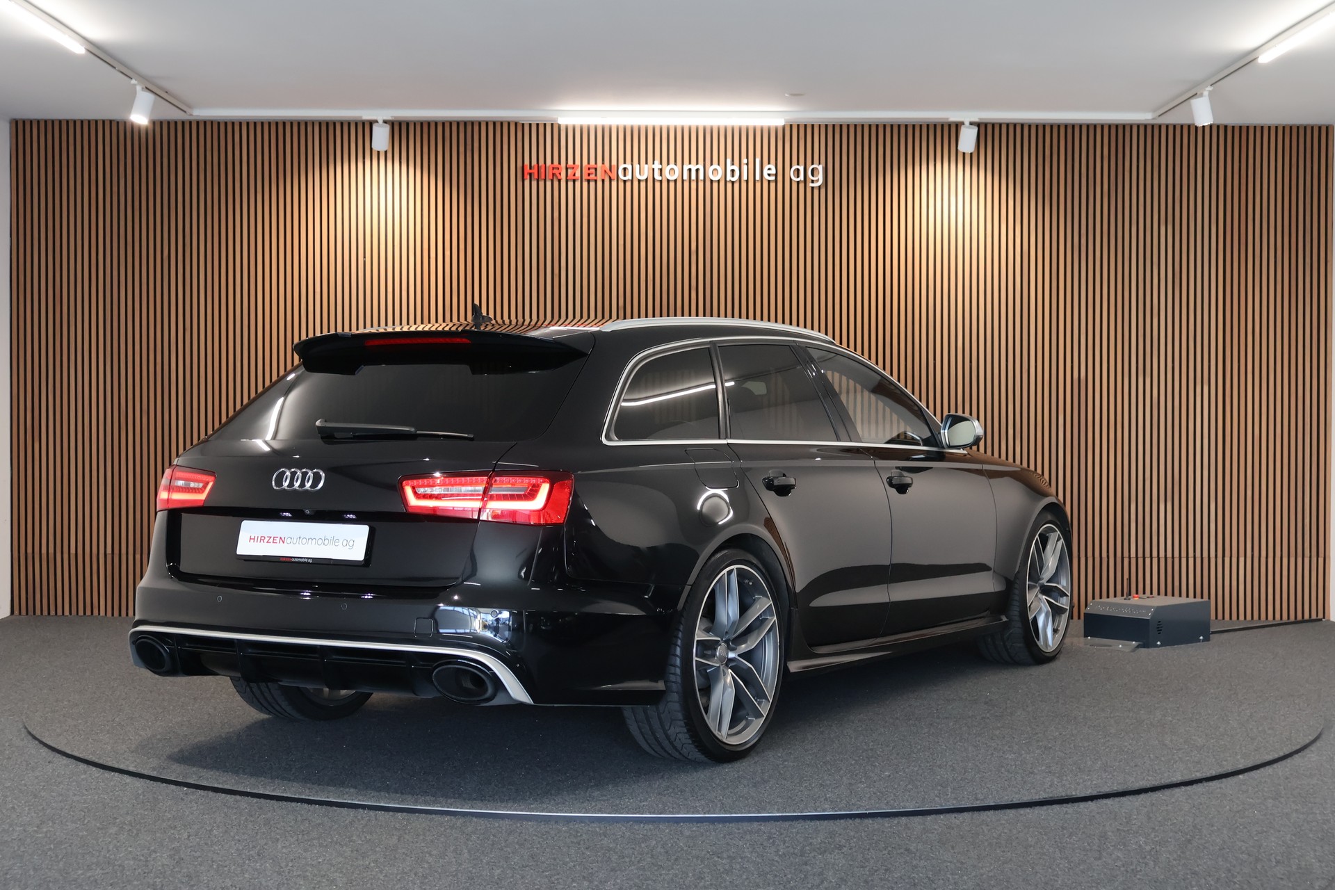 AUDI RS6 Avant 4.0 TFSI V8 quattro Tiptronic-image-4