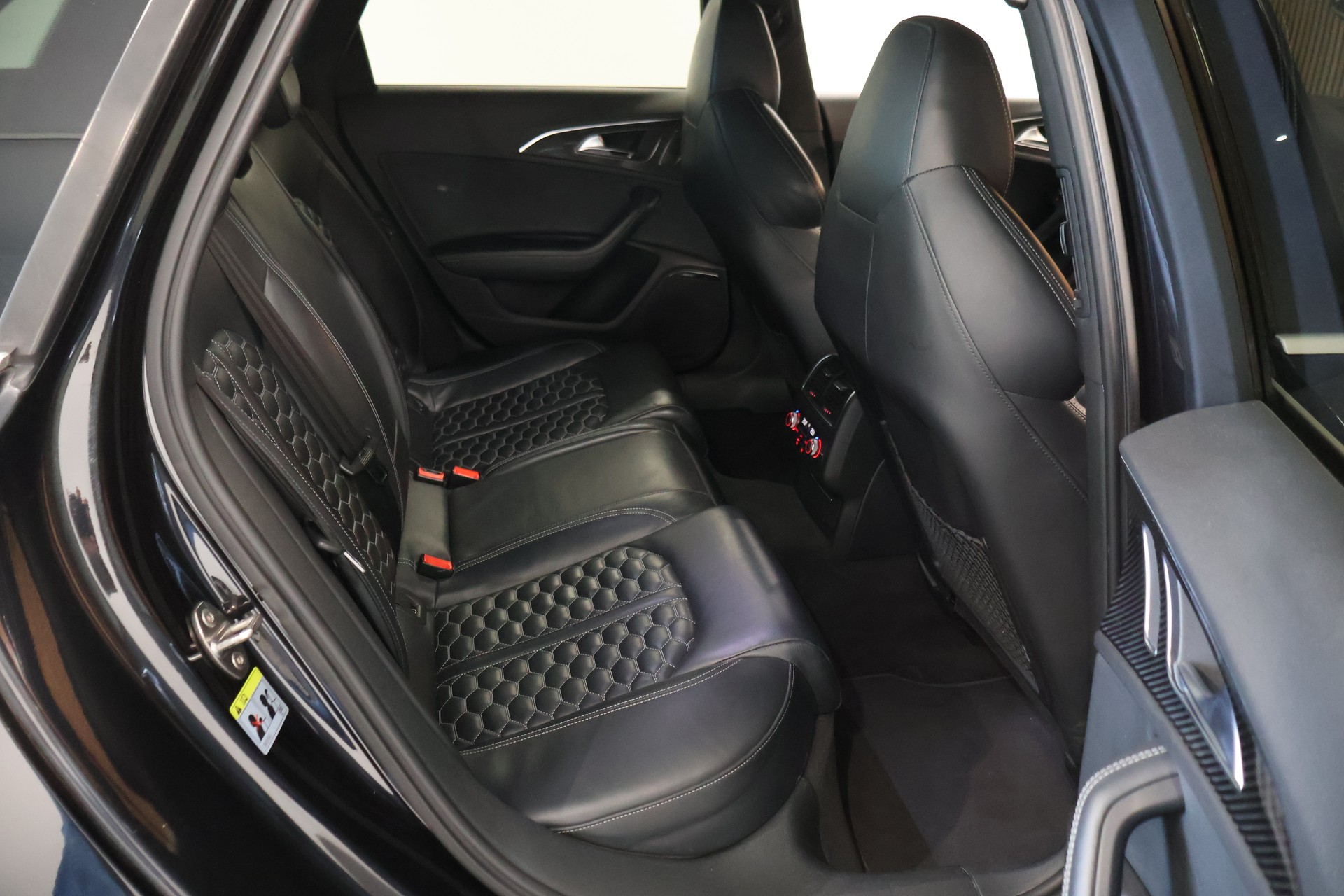 AUDI RS6 Avant 4.0 TFSI V8 quattro Tiptronic-image-14