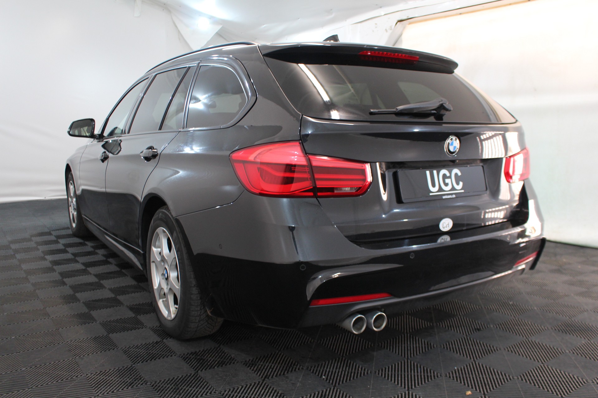 BMW 320d xDrive SAG Touring-showroom-element-3