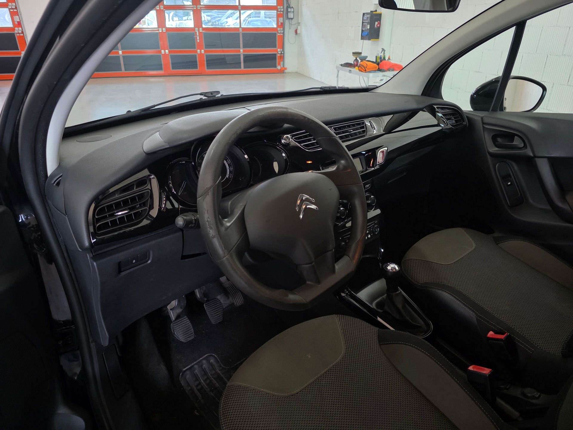 CITROEN C3 1.2i Attraction-image-9