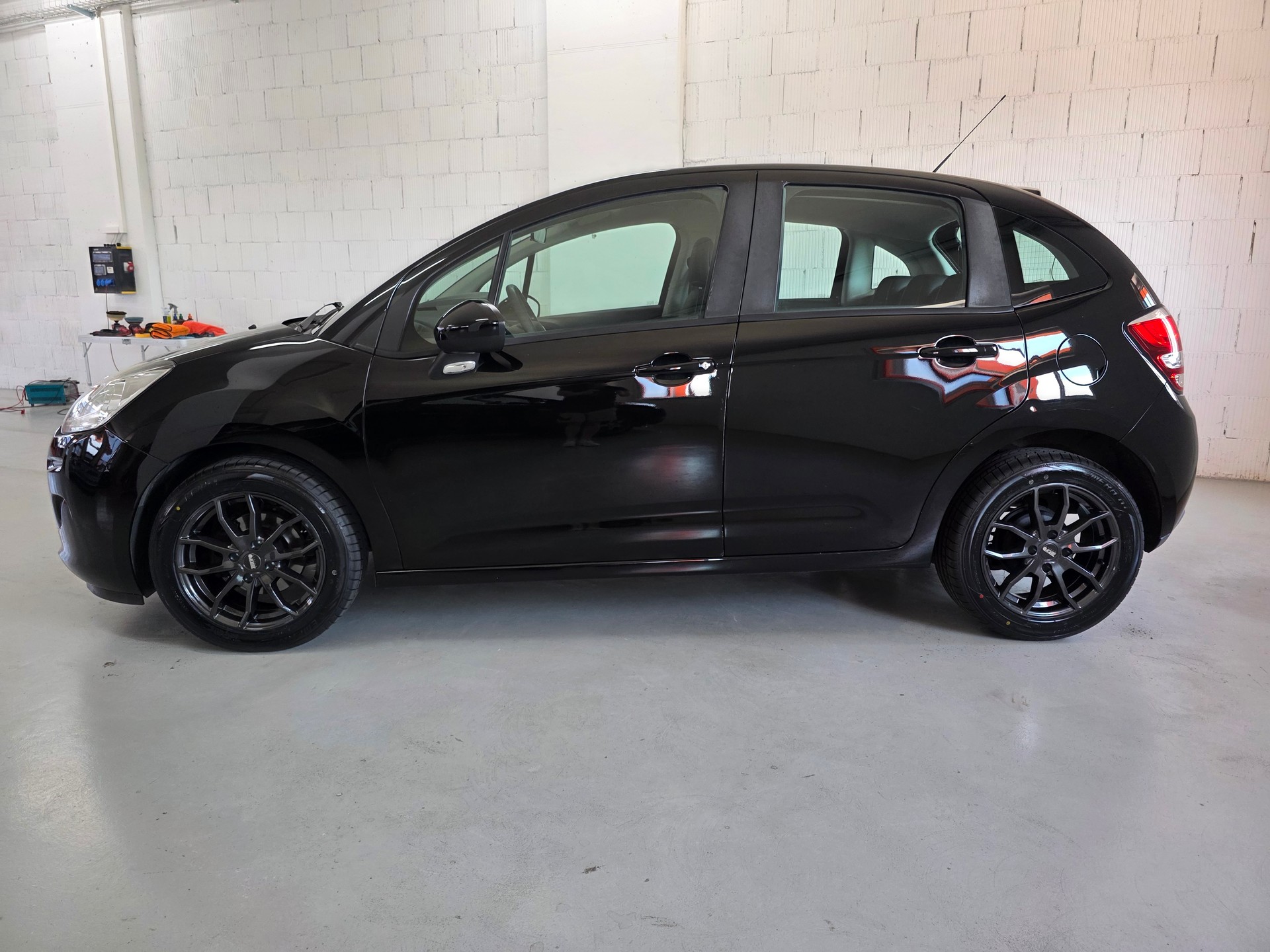 CITROEN C3 1.2i Attraction-image-1
