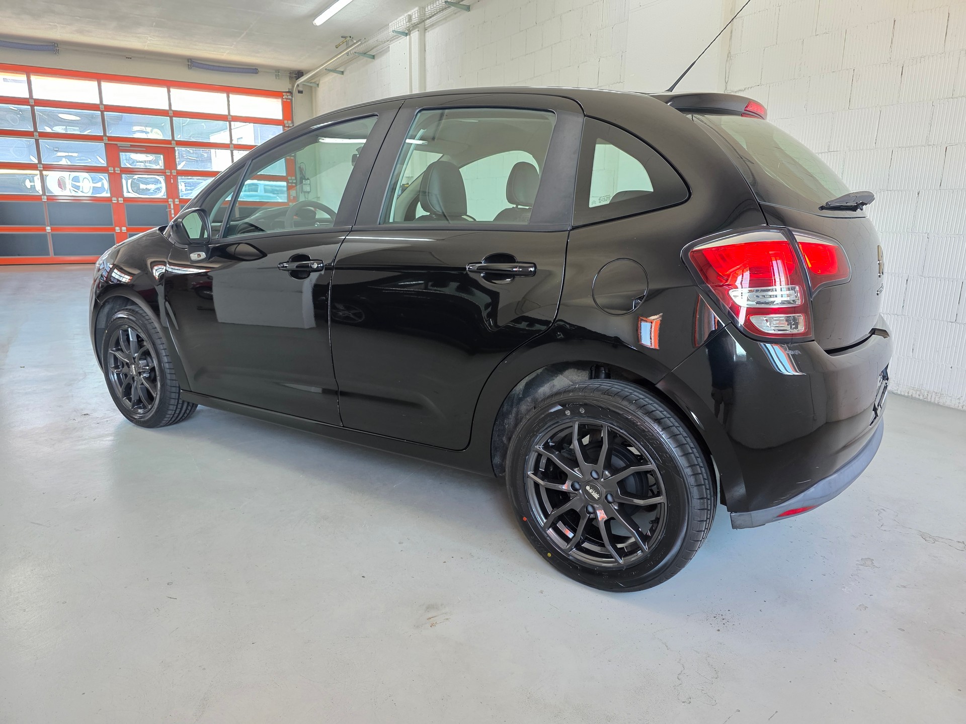 CITROEN C3 1.2i Attraction-image-2