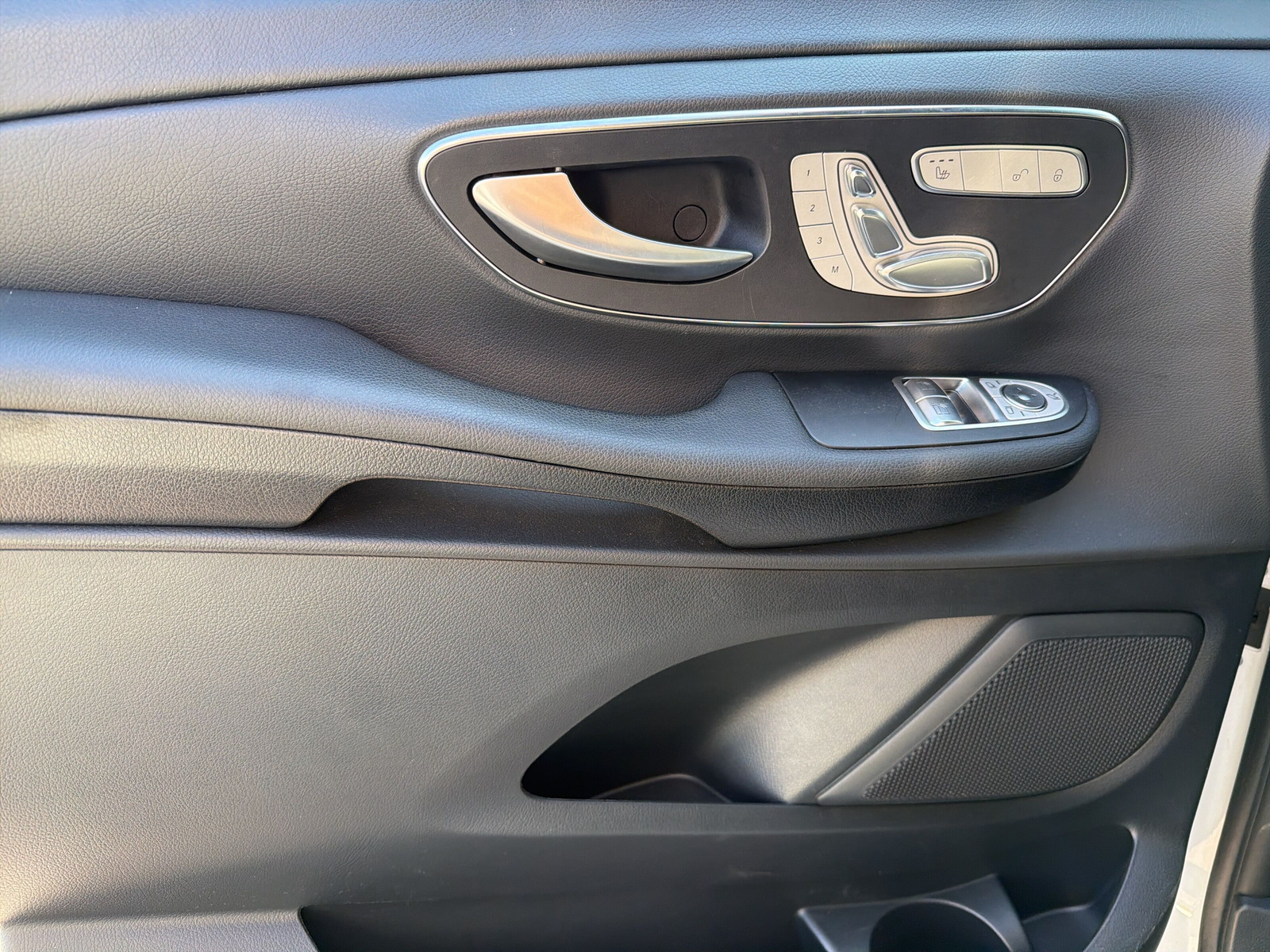 MERCEDES-BENZ V 250 d Avantgarde L 4M-image-11