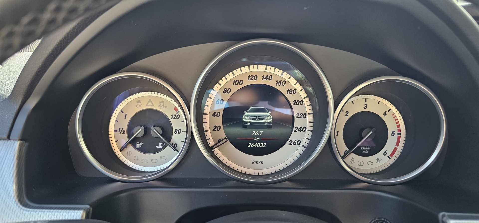 MERCEDES-BENZ E 200 BlueTEC Avantgarde 7G-Tronic-image-12