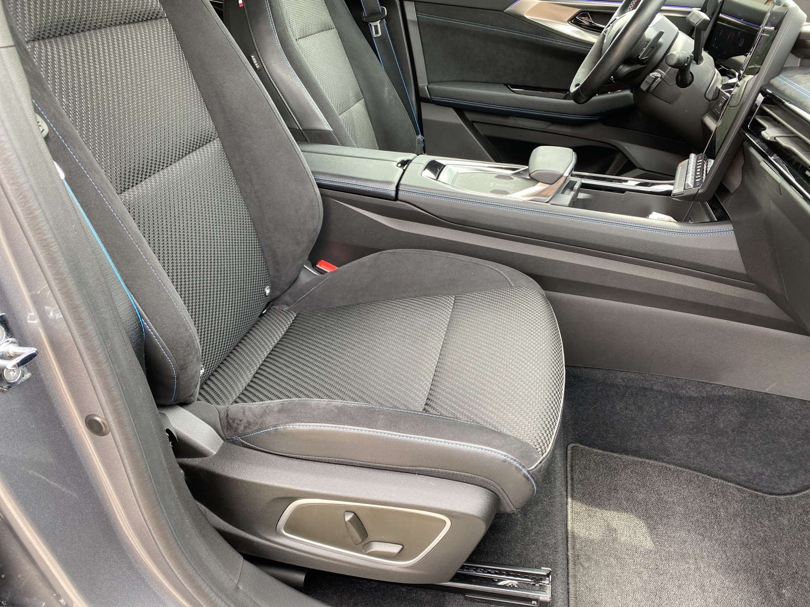 RENAULT Austral 1.3 MHEV 160 Techno Esprit Alpine A-image-11