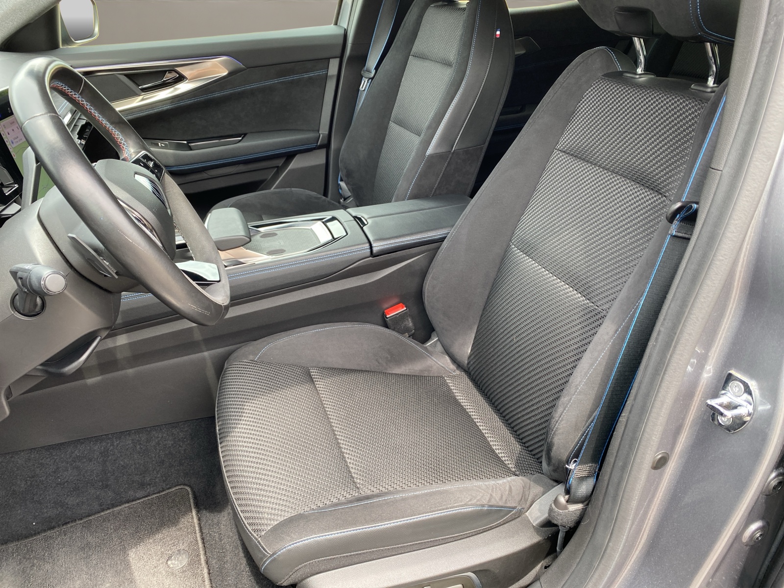 RENAULT Austral 1.3 MHEV 160 Techno Esprit Alpine A-image-8