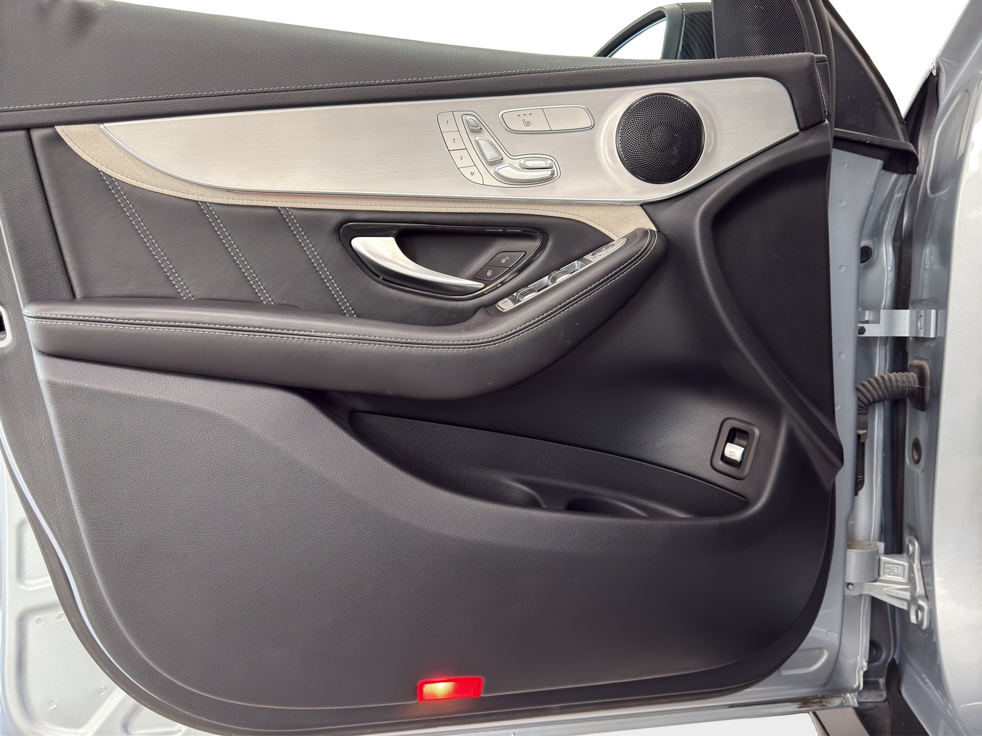 MERCEDES-BENZ GLC 63 S AMG 4Matic 9G-Tronic-image-17