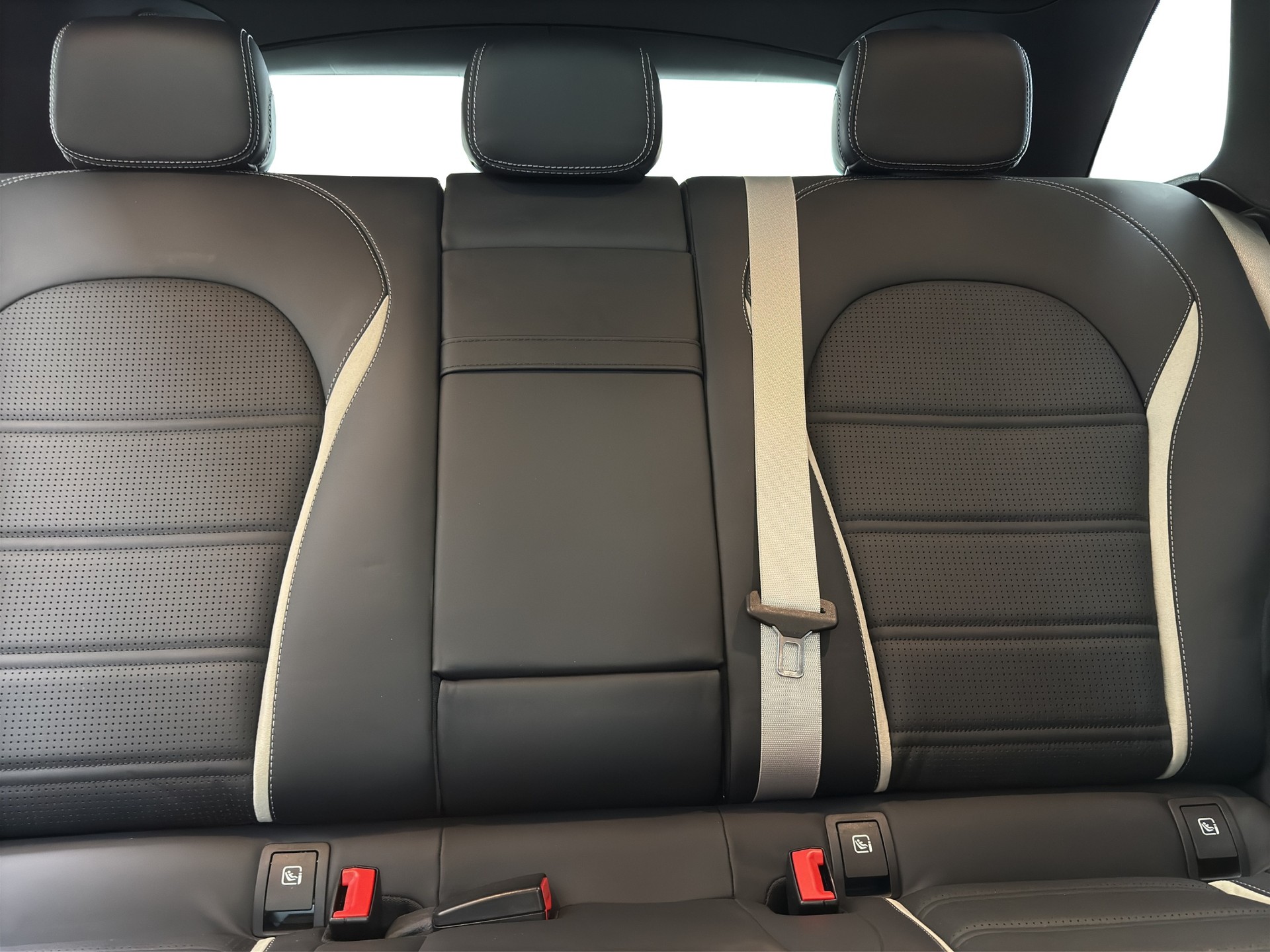 MERCEDES-BENZ GLC 63 S AMG 4Matic 9G-Tronic-image-9