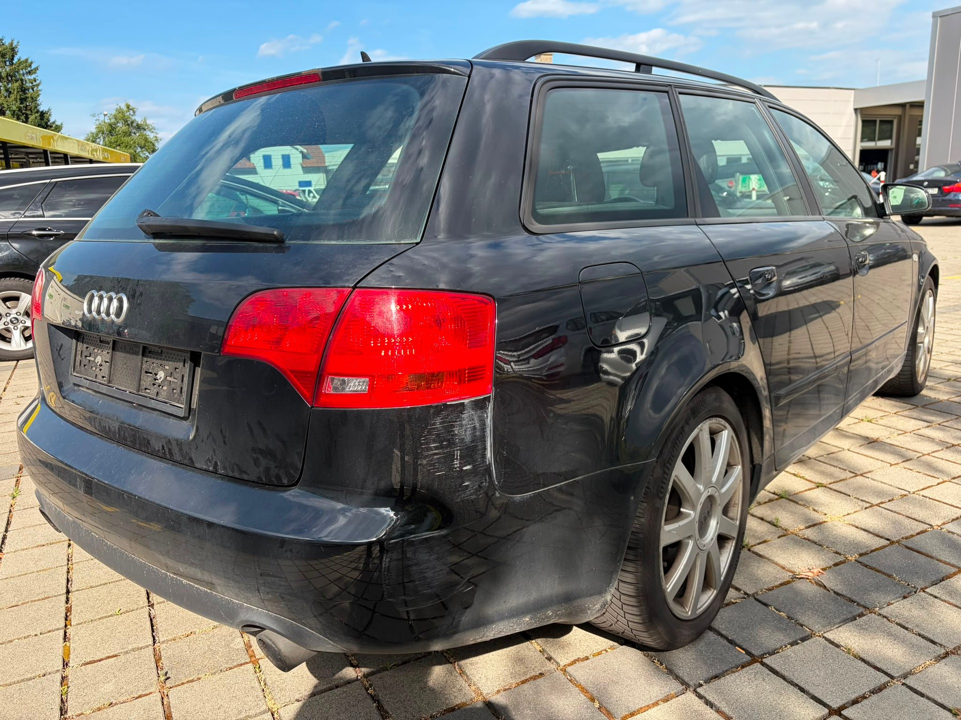 AUDI A4 Avant 2.0 Turbo FSI quattro-image-8