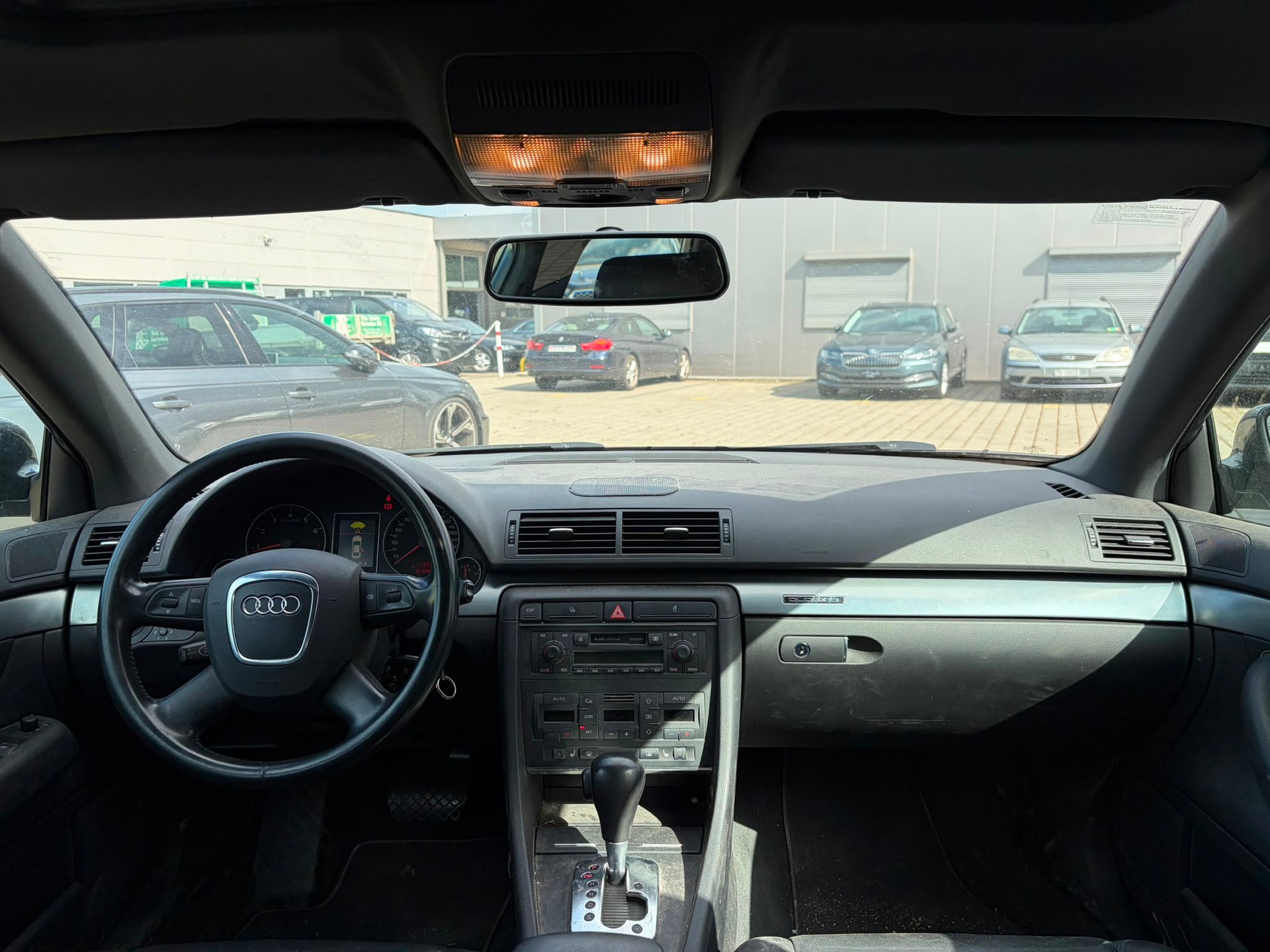 AUDI A4 Avant 2.0 Turbo FSI quattro-image-9