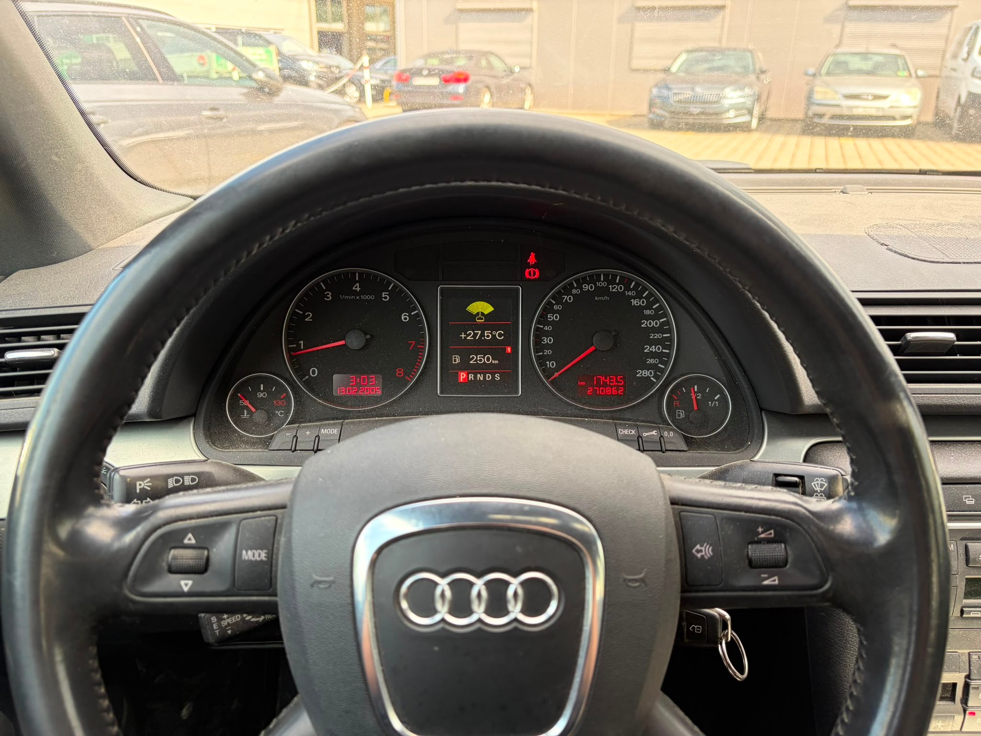AUDI A4 Avant 2.0 Turbo FSI quattro-image-10