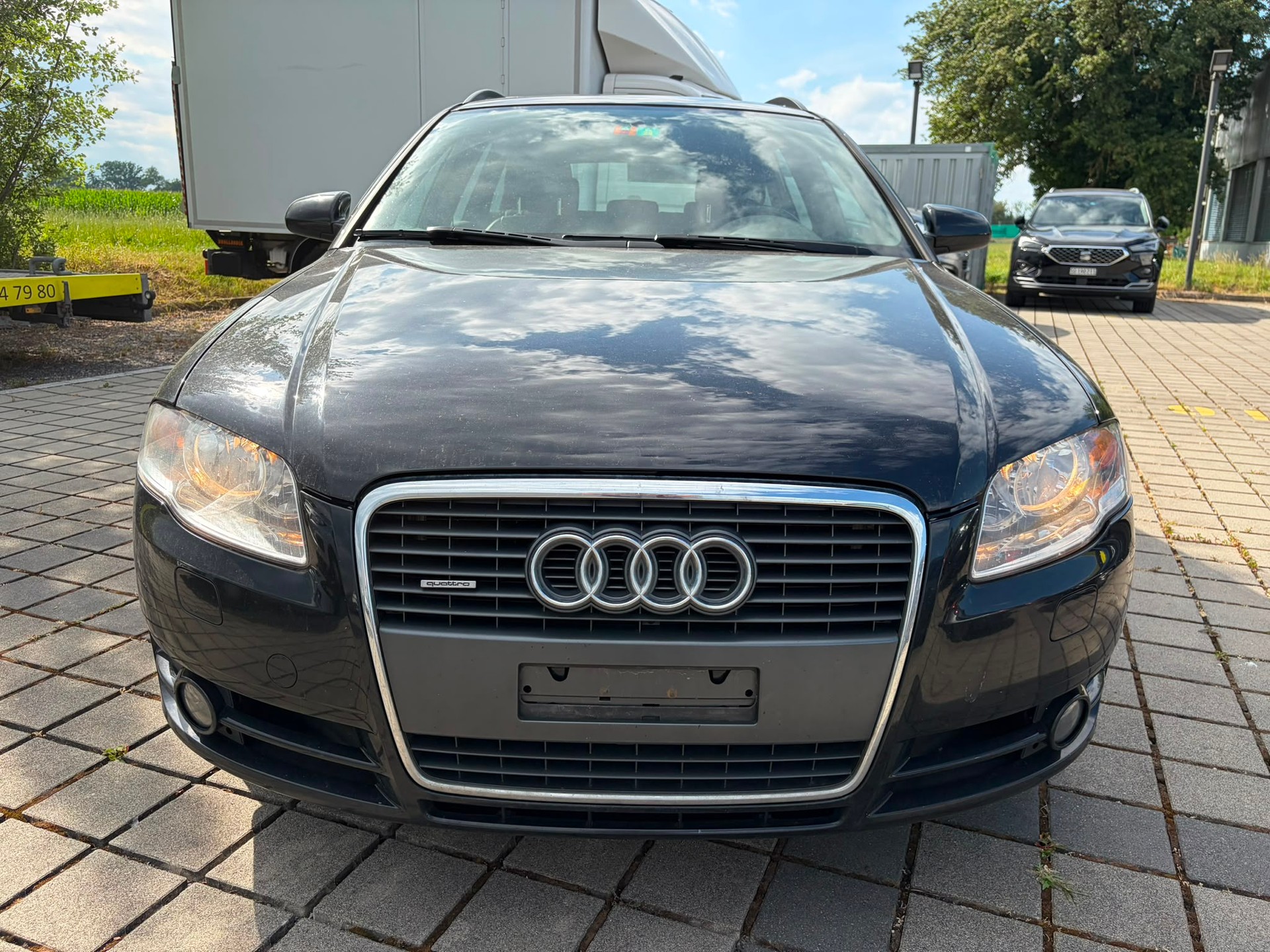 AUDI A4 Avant 2.0 Turbo FSI quattro-image-1