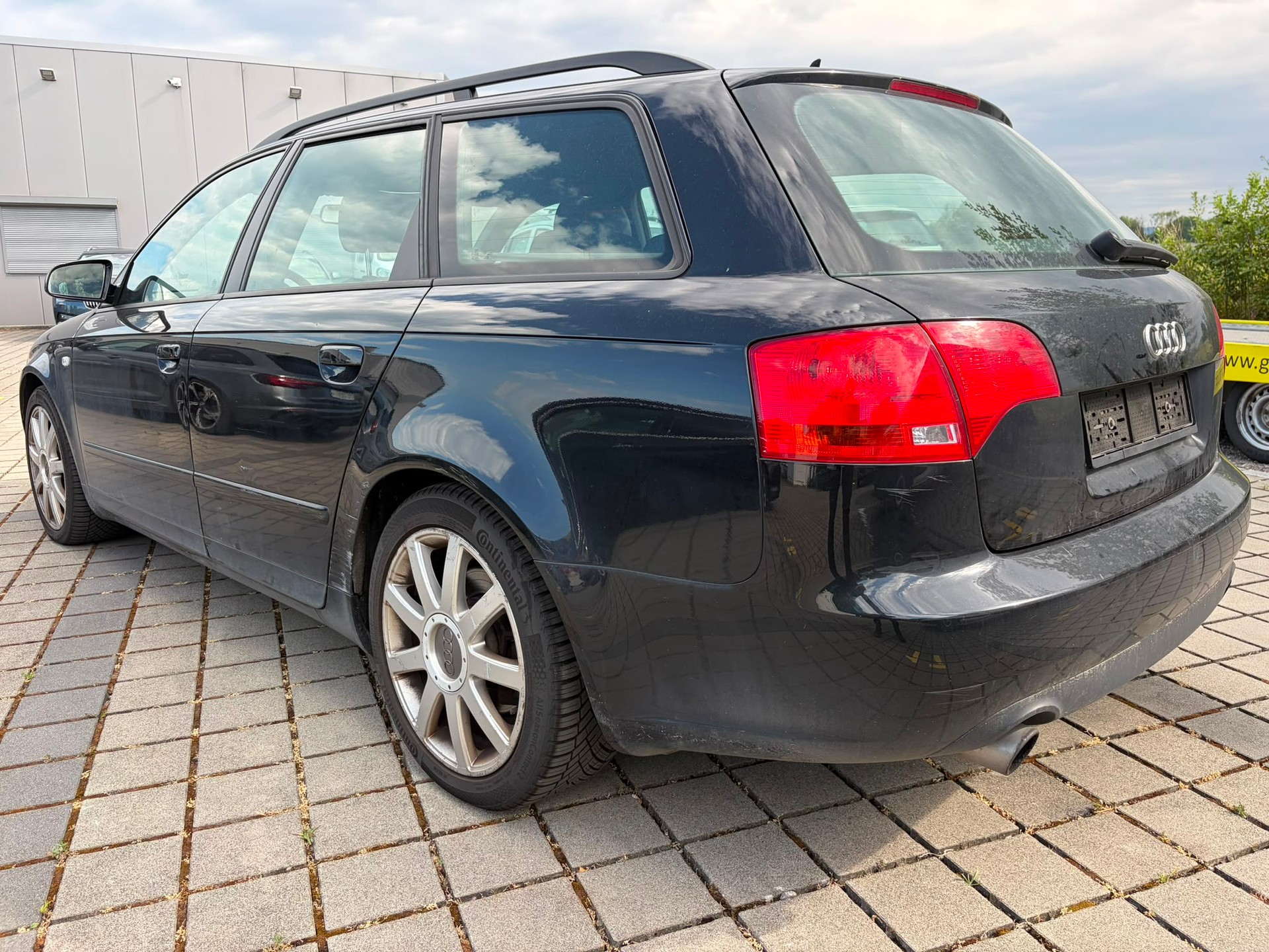 AUDI A4 Avant 2.0 Turbo FSI quattro-image-5