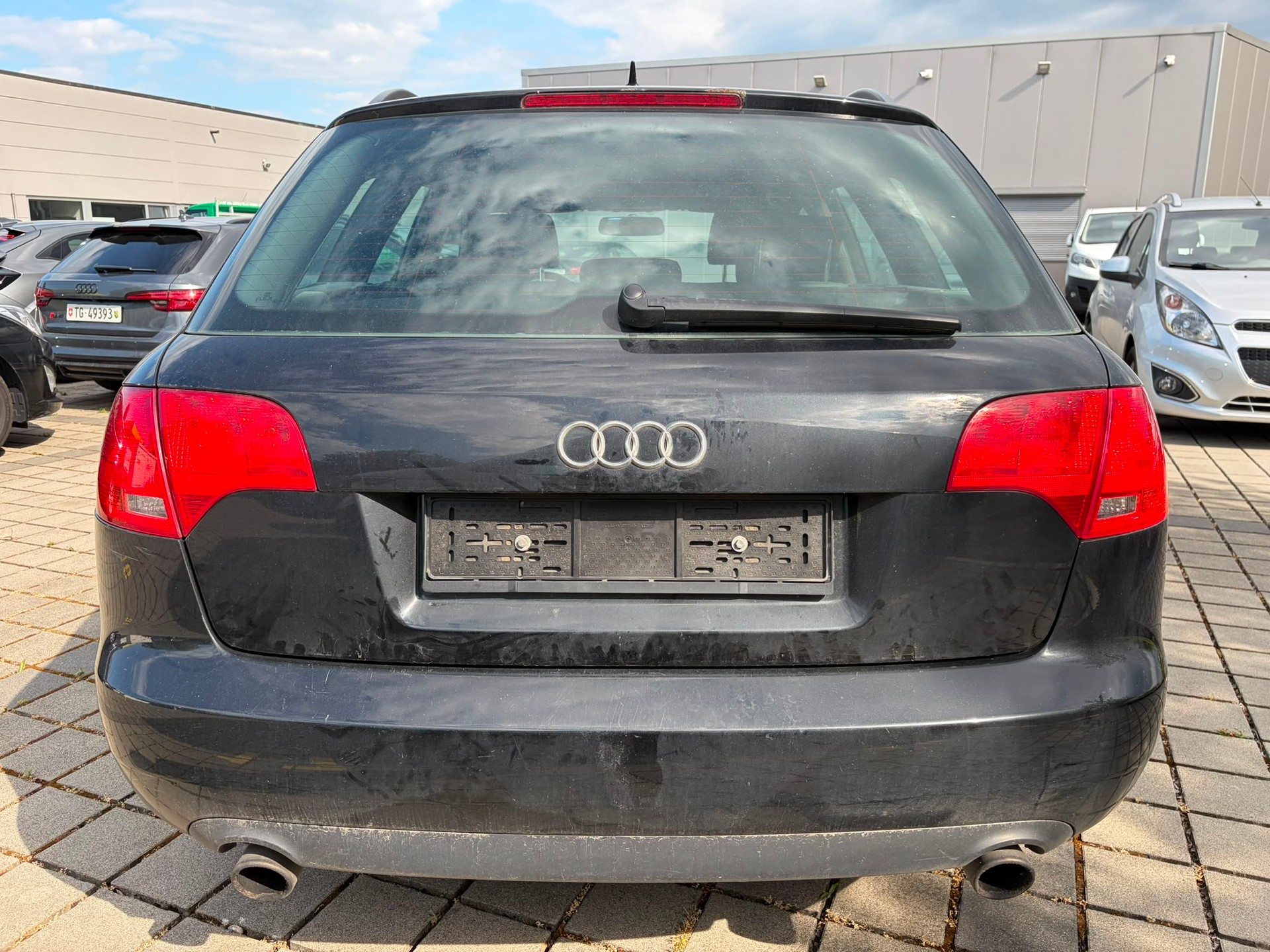 AUDI A4 Avant 2.0 Turbo FSI quattro-image-6