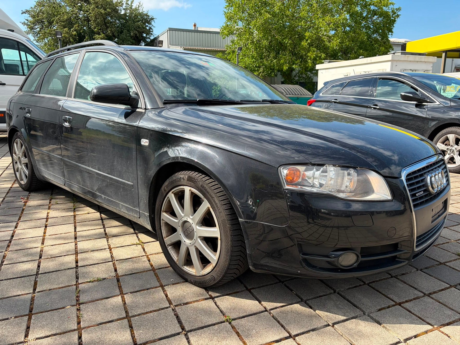 AUDI A4 Avant 2.0 Turbo FSI quattro-image-2