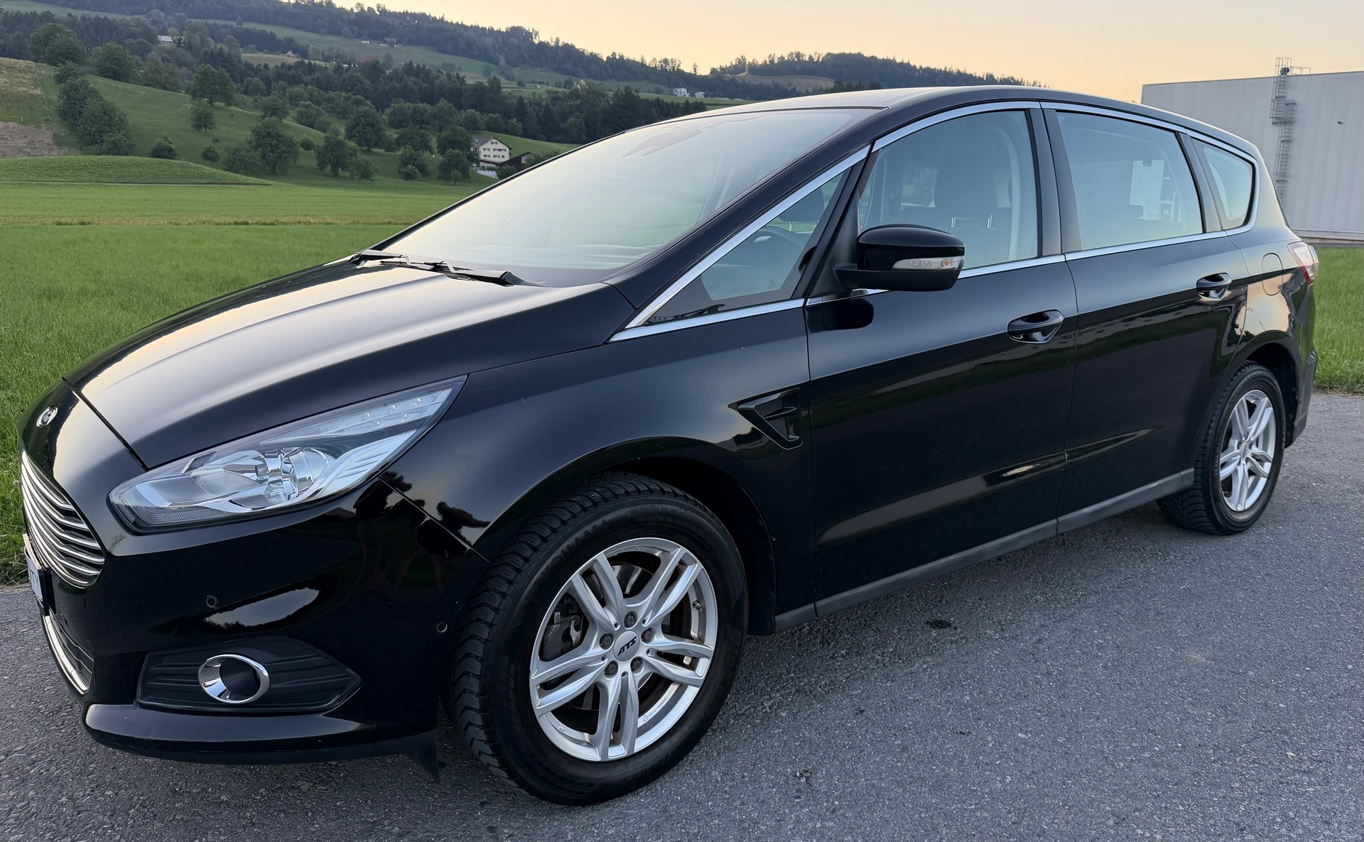 FORD S-Max 1.5 SCTi Titanium-image-1