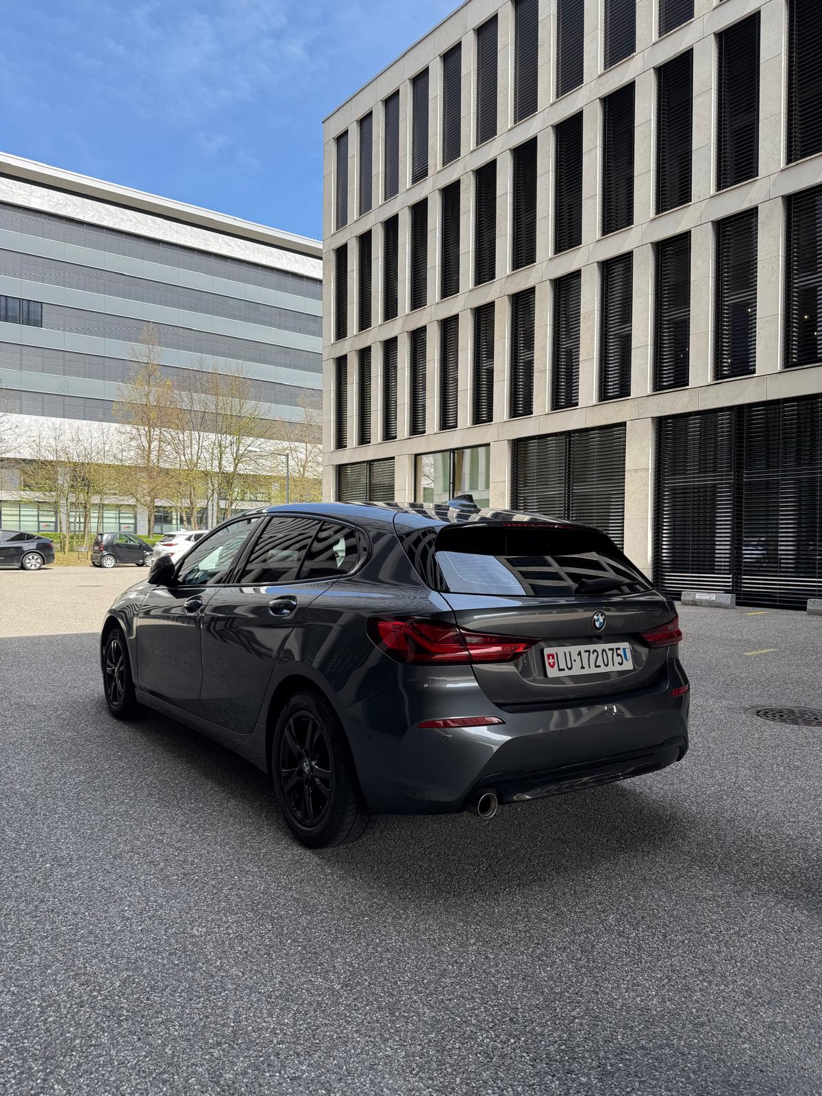 BMW 118i Sport Line-image-0
