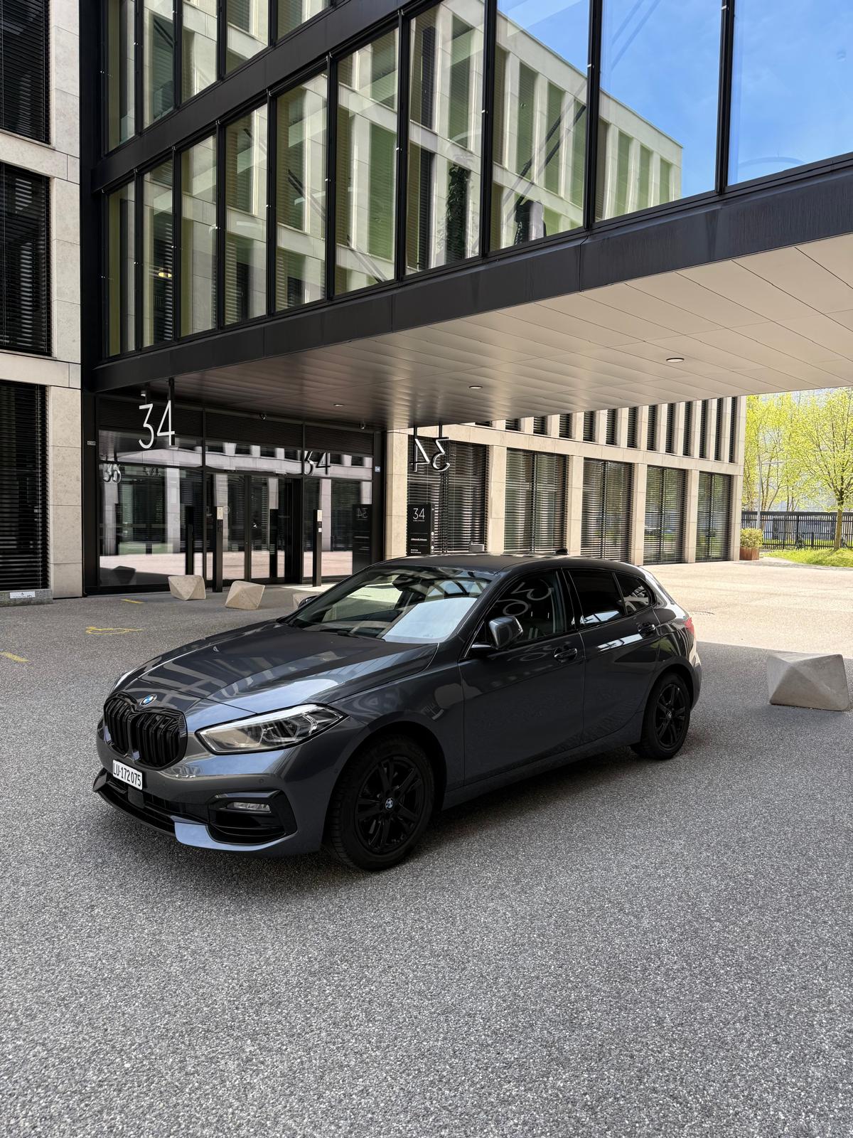 BMW 118i Sport Line-image-1
