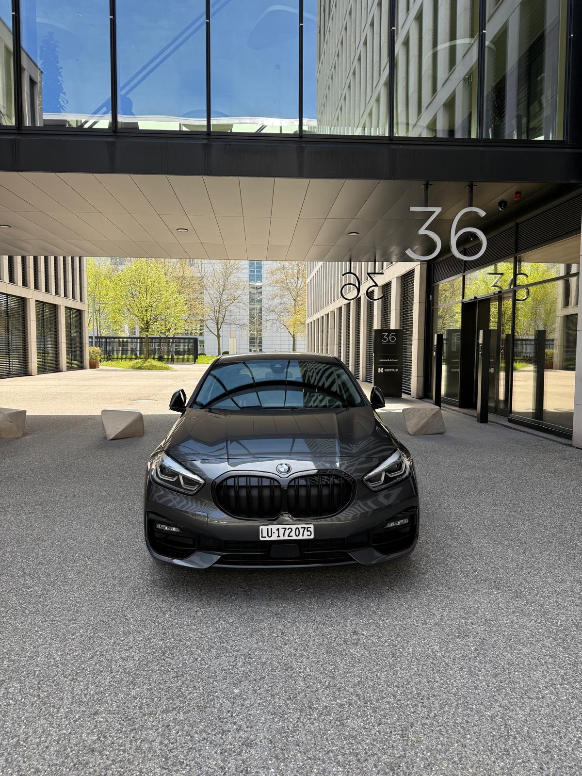 BMW 118i Sport Line-image-2