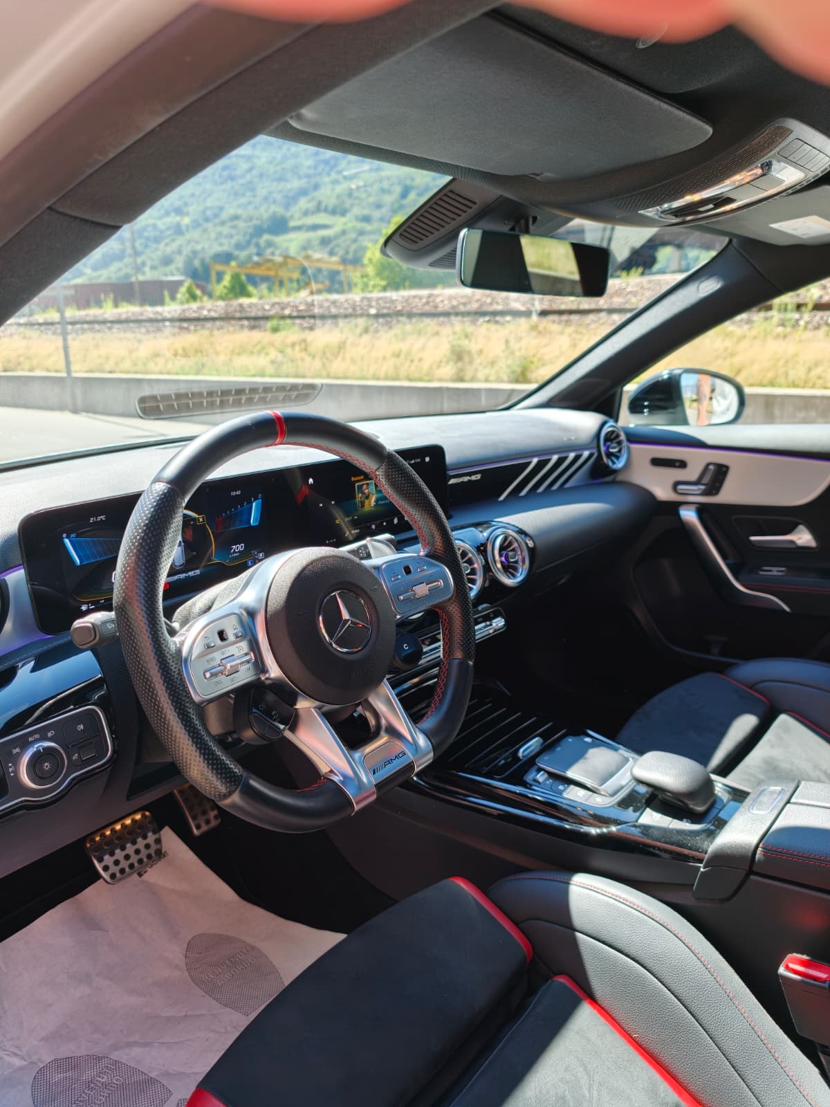 MERCEDES-BENZ A 35 AMG 4Matic Speedshift-image-11