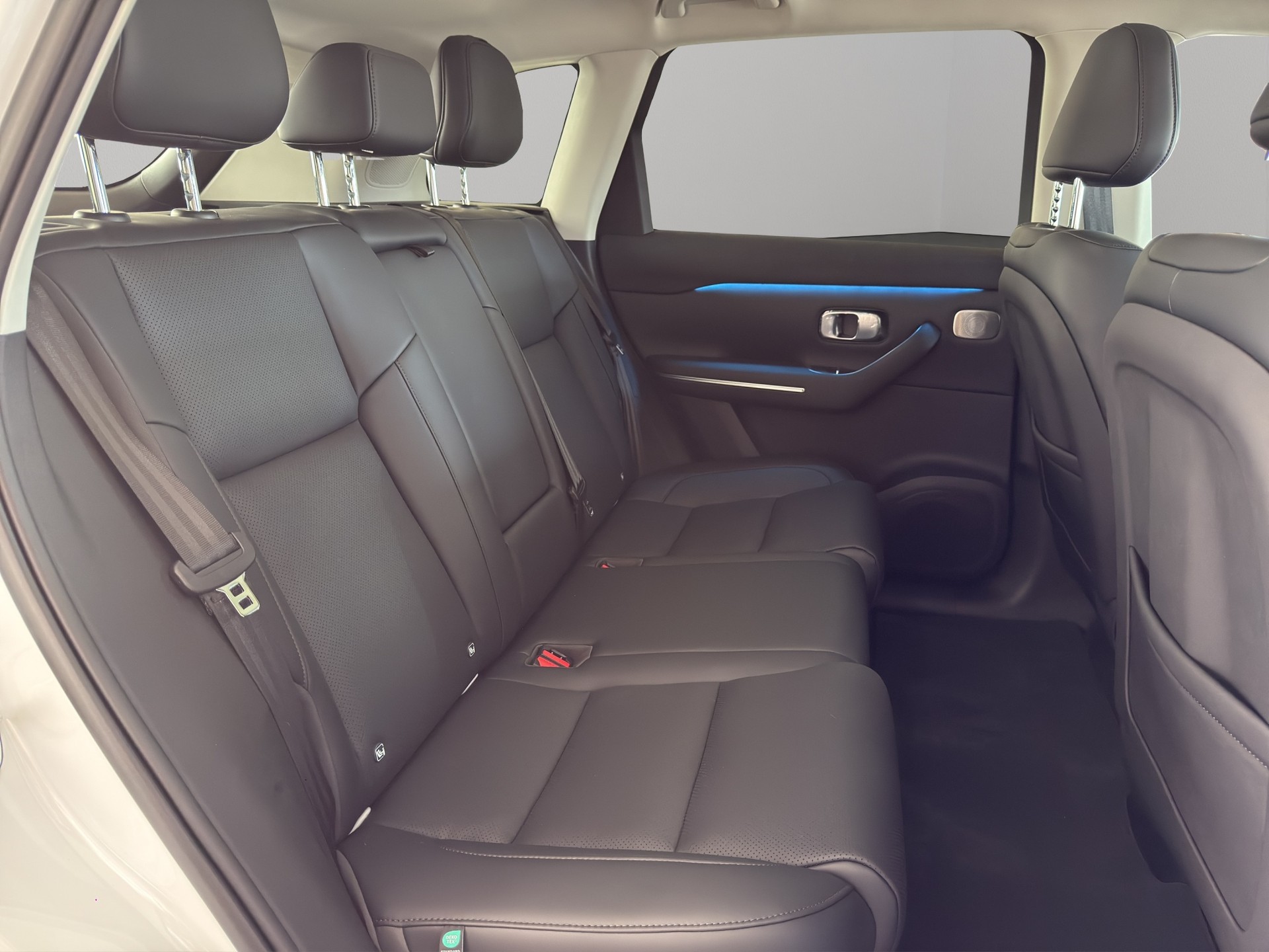 LEAPMOTOR C10 EV AWD-image-10