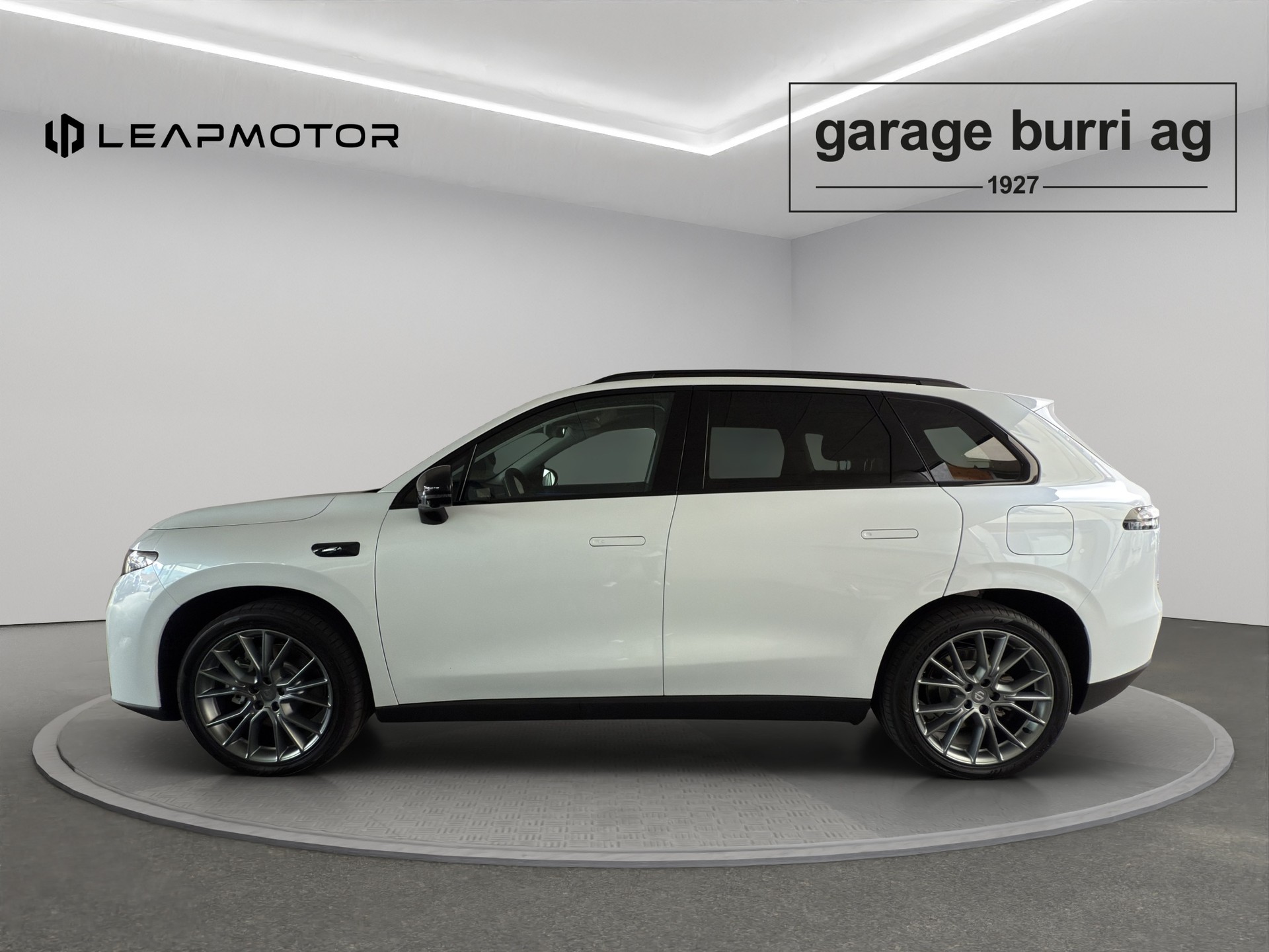 LEAPMOTOR C10 EV AWD-image-2