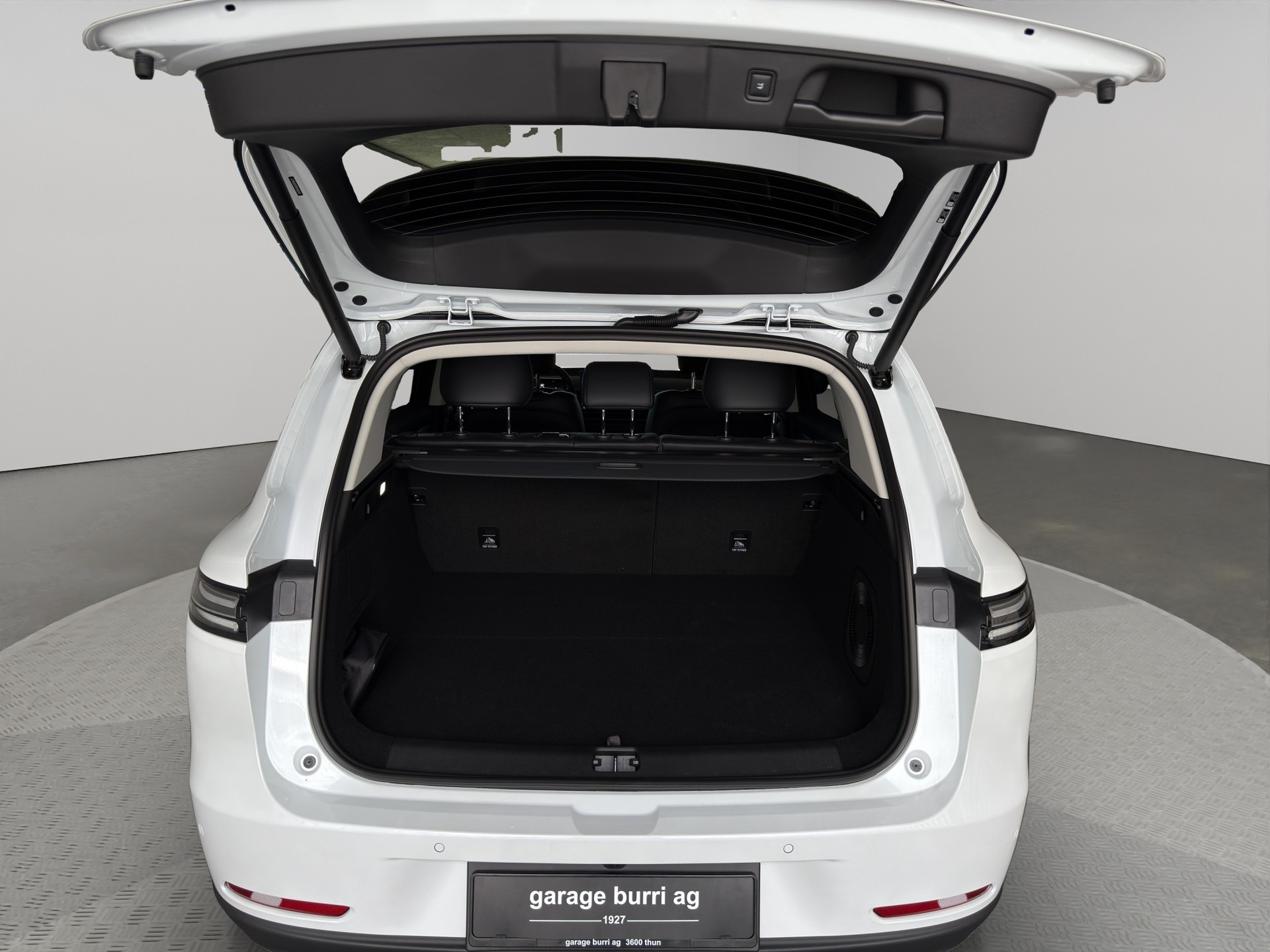 LEAPMOTOR C10 EV AWD-image-11