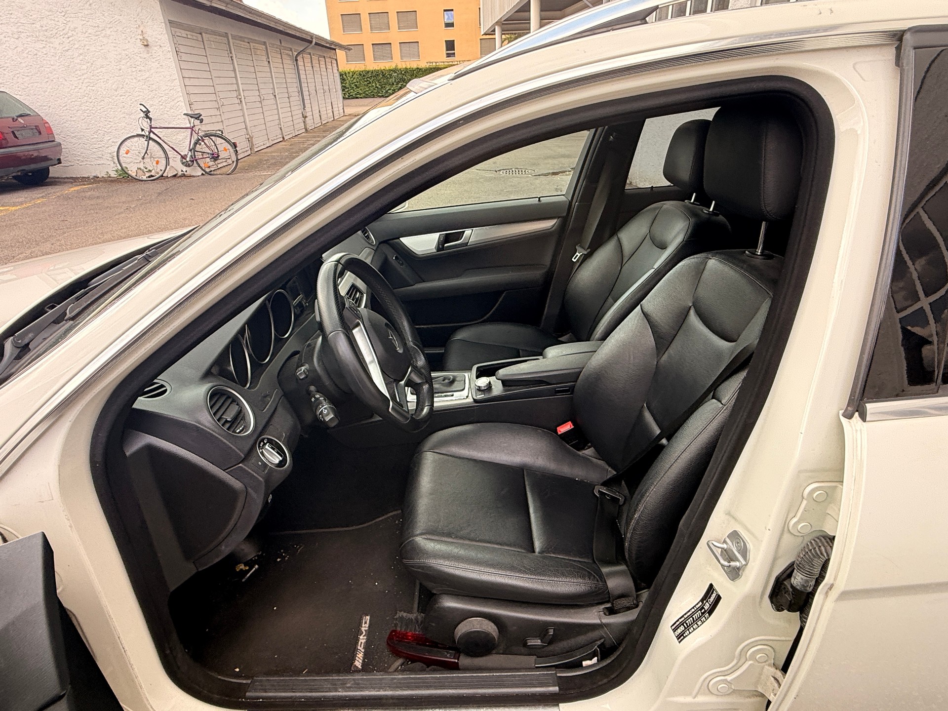 MERCEDES-BENZ C 250 CGI BlueEfficiency Elégance Automatic-image-8