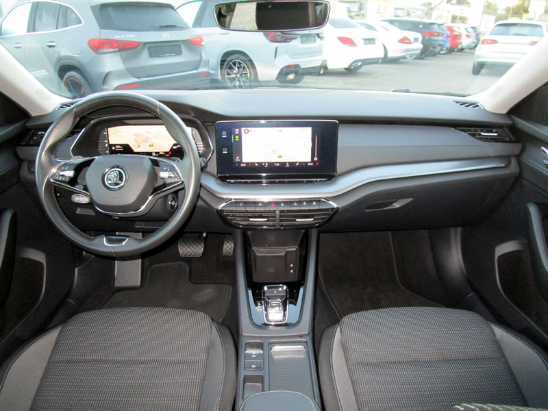 SKODA Octavia Combi 2.0 TDI DSG Ambition-image-2
