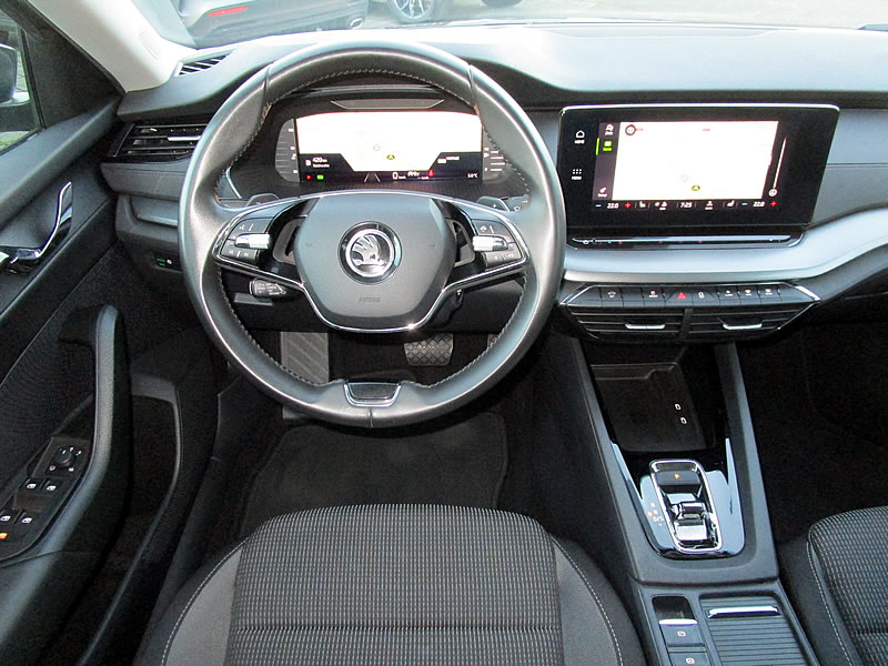 SKODA Octavia Combi 2.0 TDI DSG Ambition-image-5