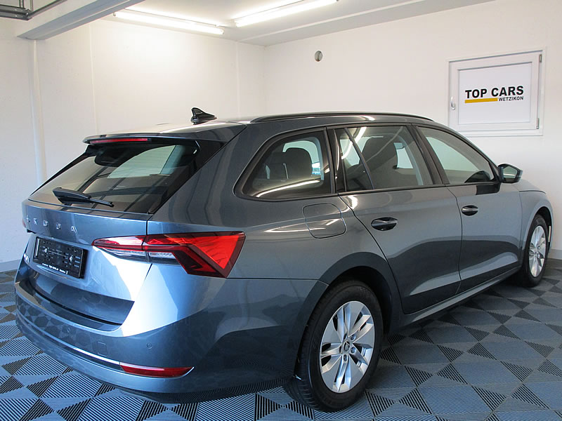 SKODA Octavia Combi 2.0 TDI DSG Ambition-image-4