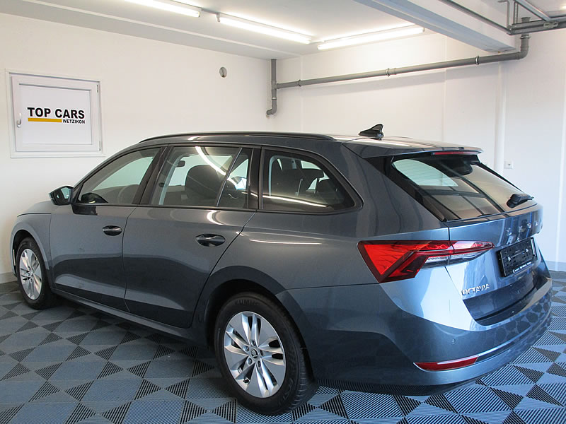 SKODA Octavia Combi 2.0 TDI DSG Ambition-image-1