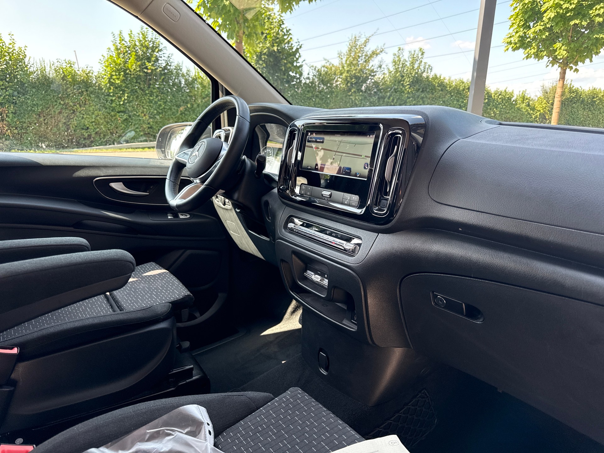 MERCEDES-BENZ Vito 116 CDI Select Tourer 4Matic 9G-Tronic-image-14