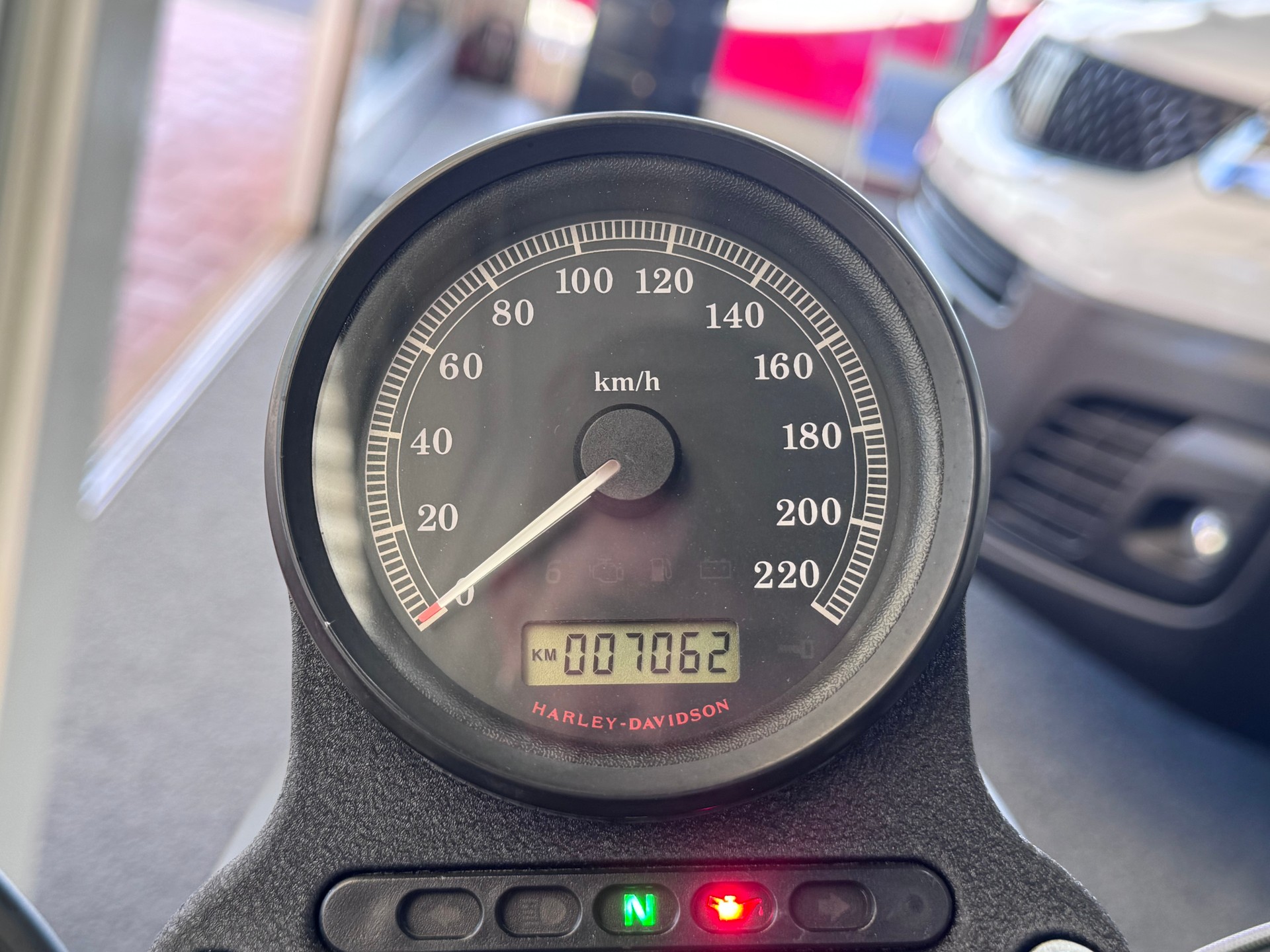 HARLEY-DAVIDSON XL 883 N Sportster Iron-image-9