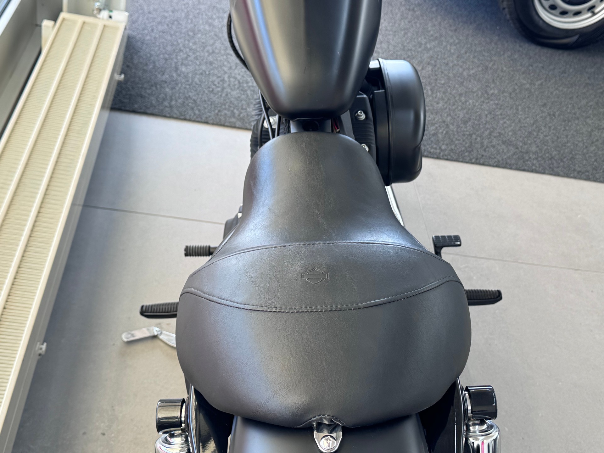 HARLEY-DAVIDSON XL 883 N Sportster Iron-image-8