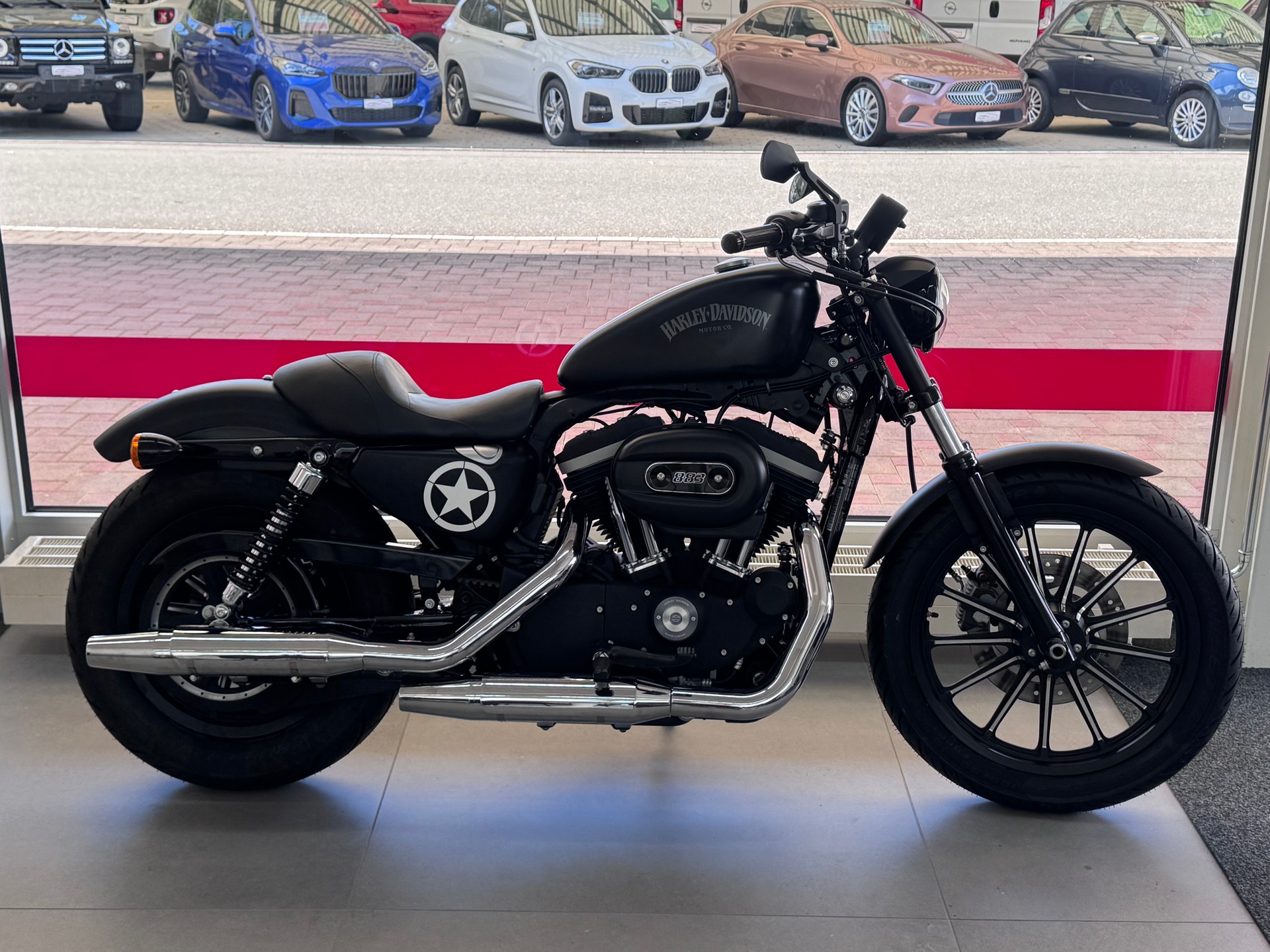 HARLEY-DAVIDSON XL 883 N Sportster Iron