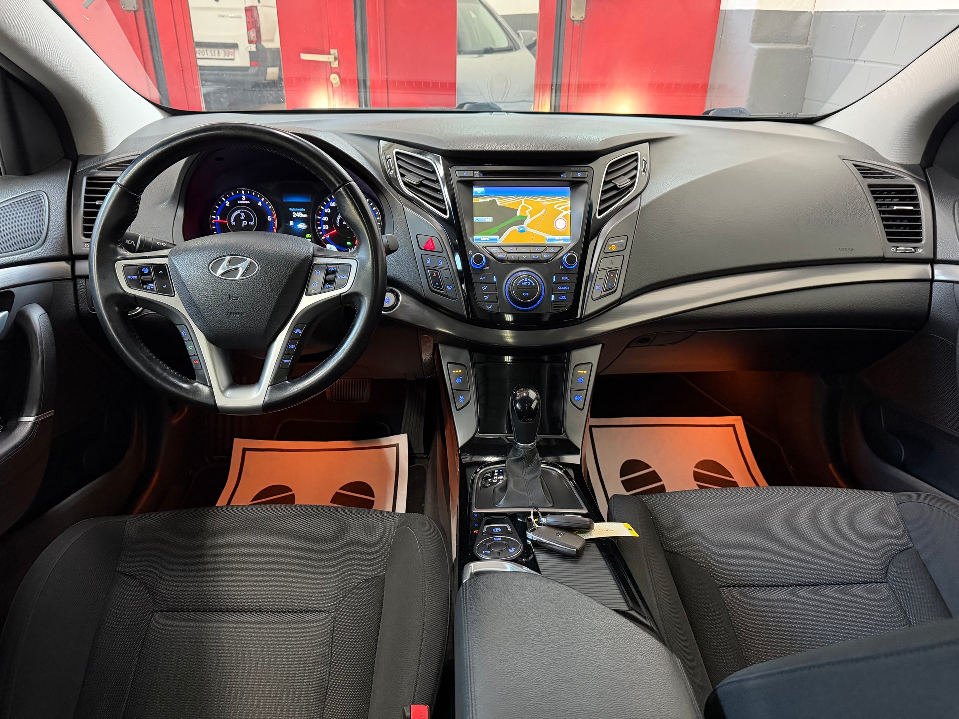 HYUNDAI i40 Wagon 1.7 CRDI Premium Automatic //NEU AB MFK!-image-11