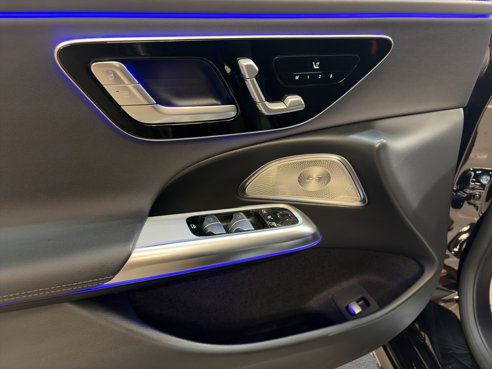 MERCEDES-BENZ E 450 d 4M - AMG / DISTRONIC / 360 Grad Kamera / Soundsystem / Superscreen-image-12