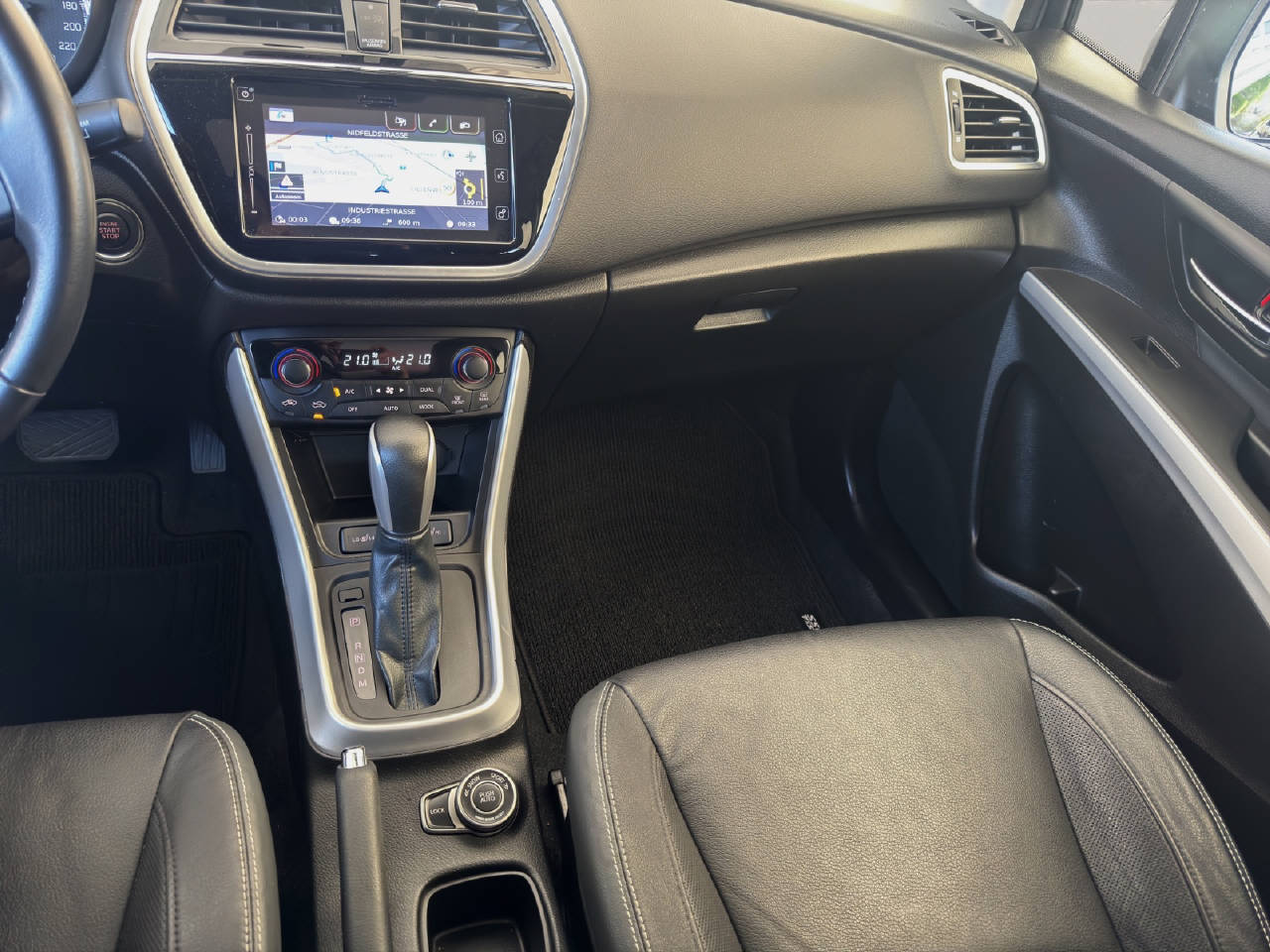 SUZUKI SX4 S-Cross 1.4 T Compact+ Hybrid 4x4-image-13