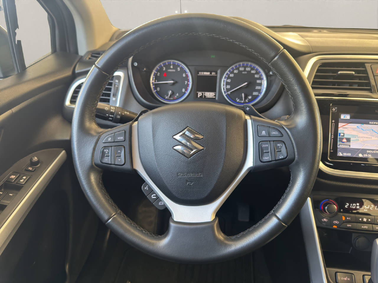 SUZUKI SX4 S-Cross 1.4 T Compact+ Hybrid 4x4-image-14