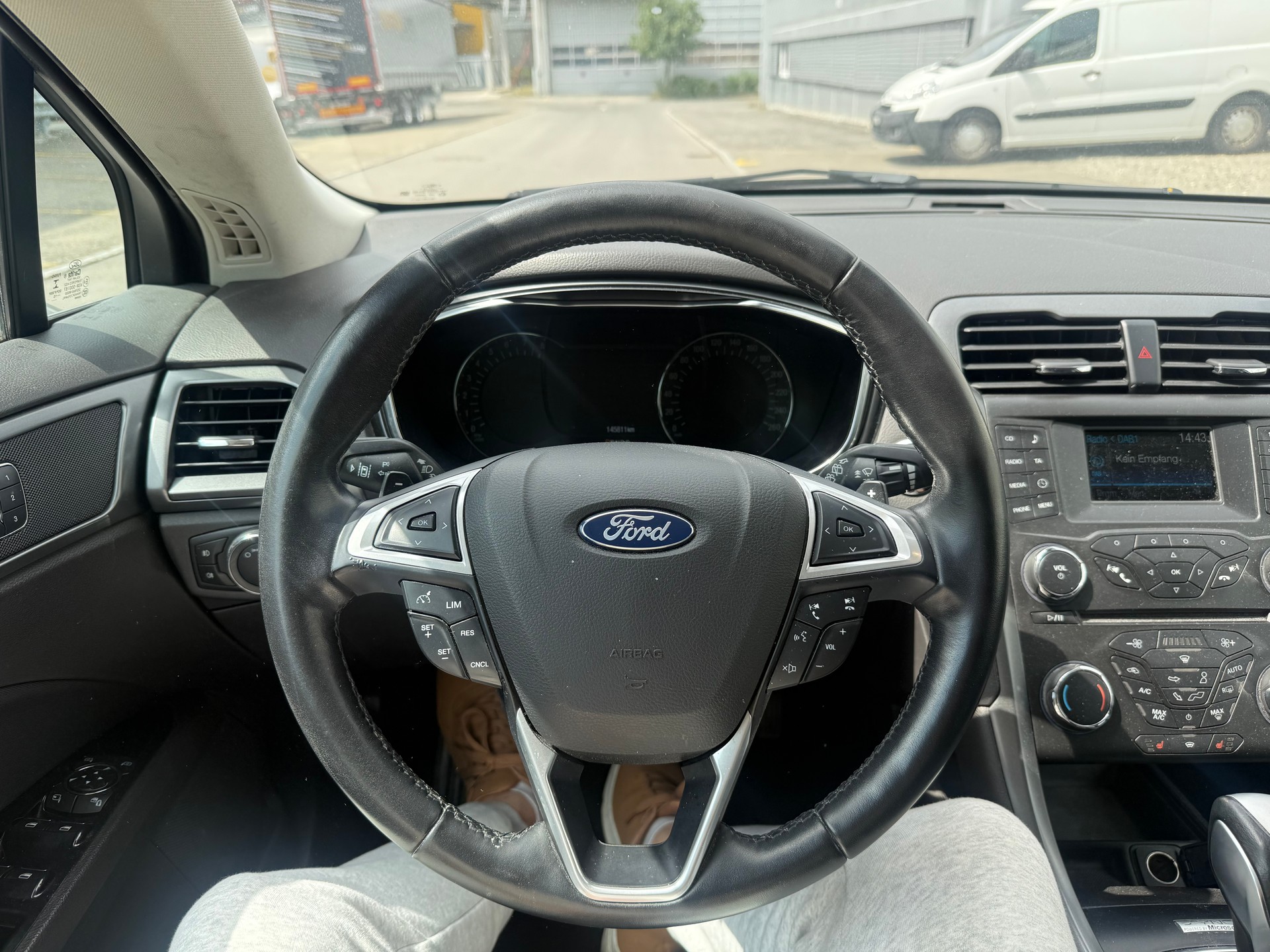 FORD Mondeo 2.0 EcoBoost SCTi Vignale Automatic-image-5