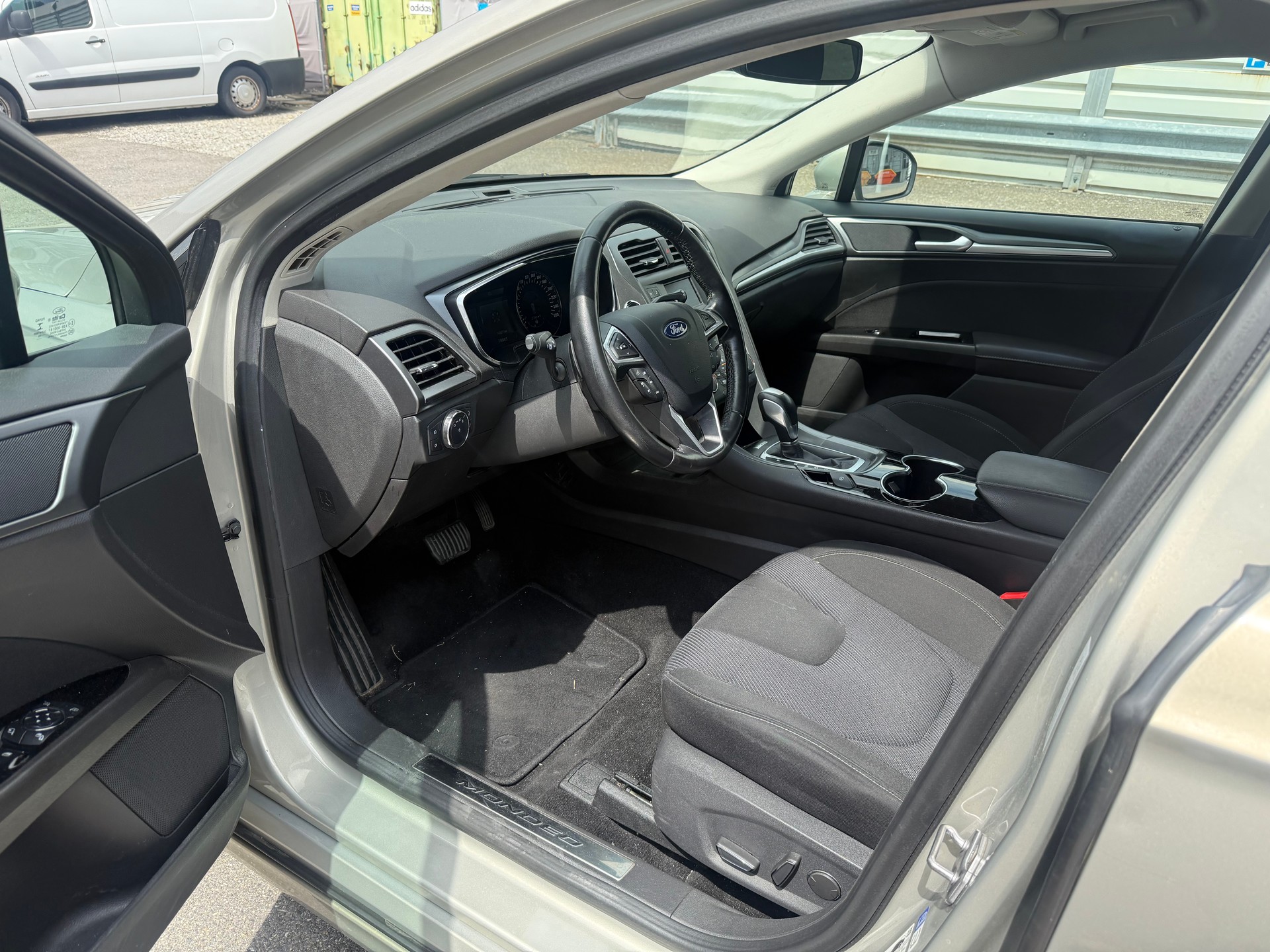 FORD Mondeo 2.0 EcoBoost SCTi Vignale Automatic-image-4