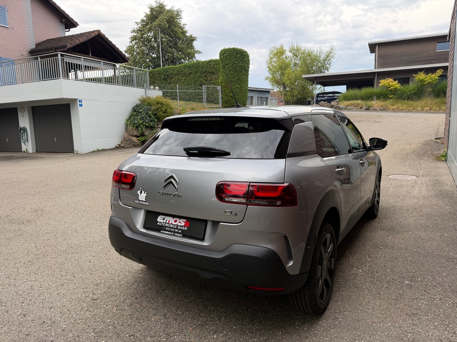 CITROEN C4 Cactus 1.2 Pure Tech Shine EAT6-image-4