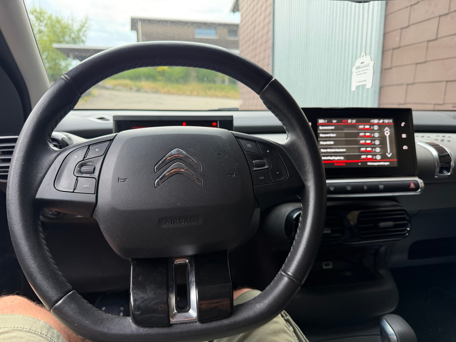 CITROEN C4 Cactus 1.2 Pure Tech Shine EAT6-image-12