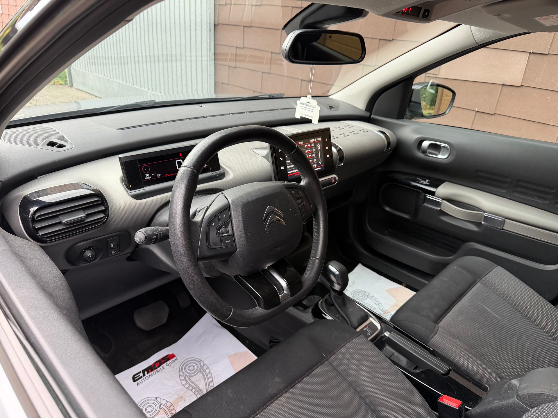 CITROEN C4 Cactus 1.2 Pure Tech Shine EAT6-image-8